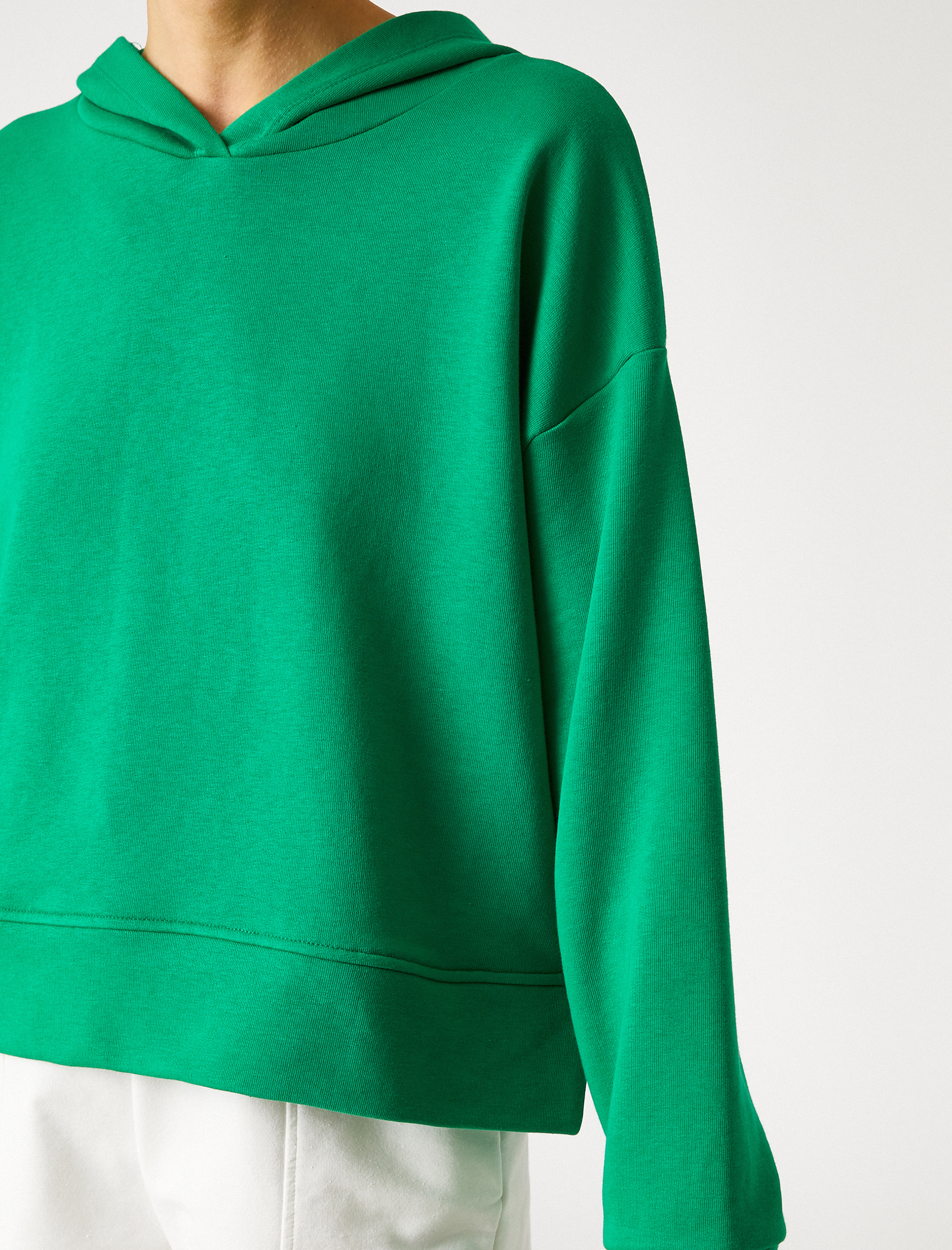   Uzun Kollu Kapüşonlu Sweatshirt