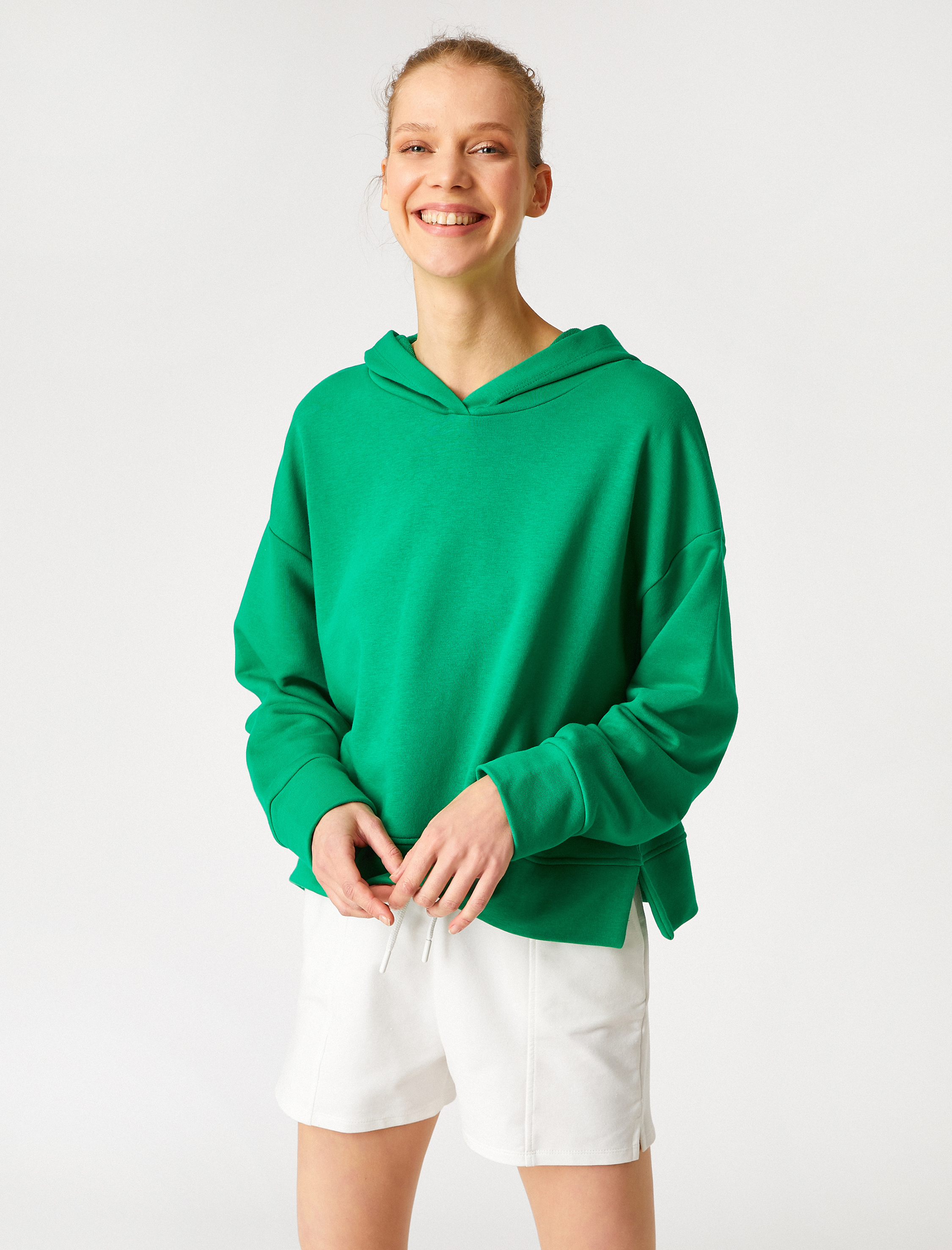   Uzun Kollu Kapüşonlu Sweatshirt
