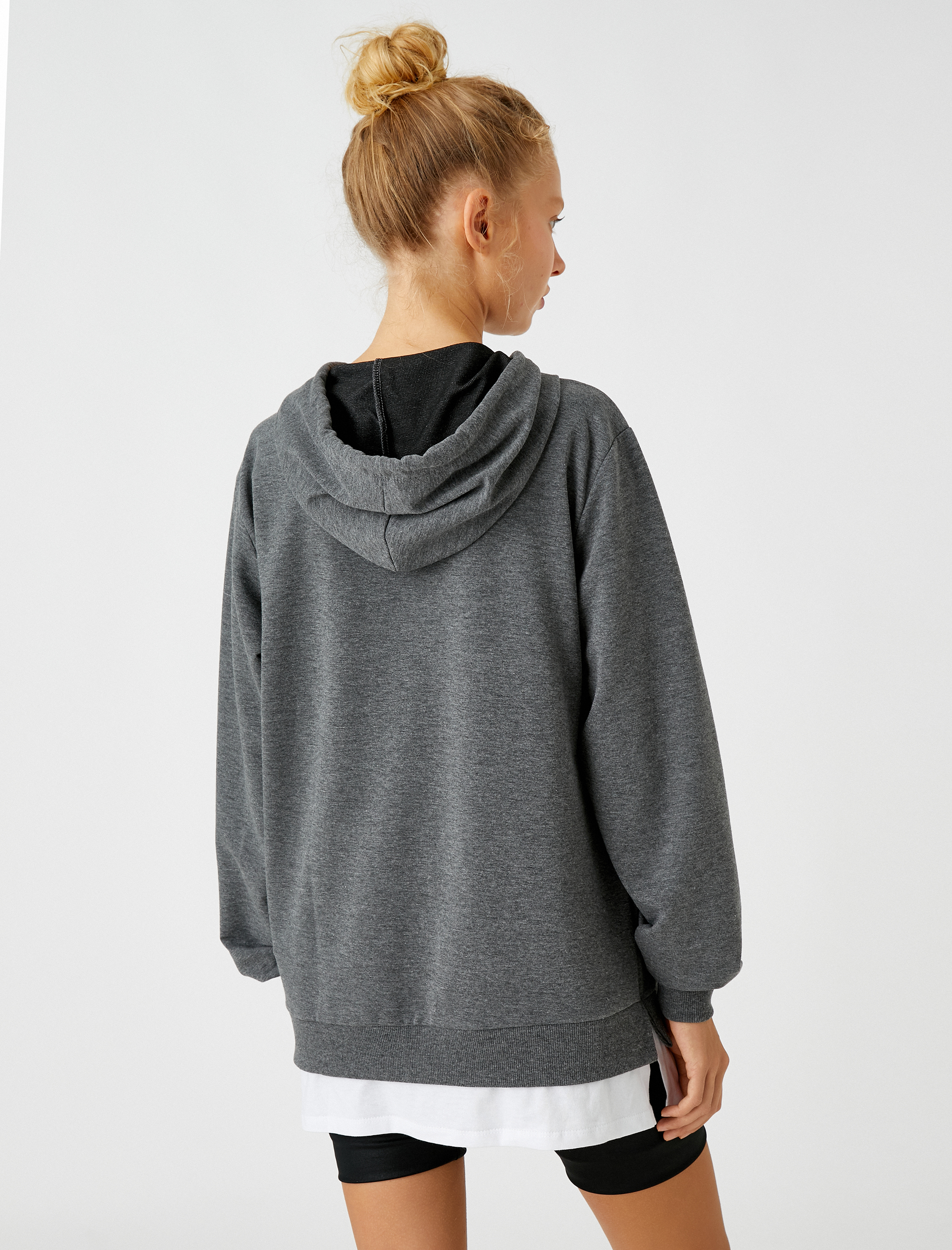   Kapüşonlu Cepli Sweatshirt