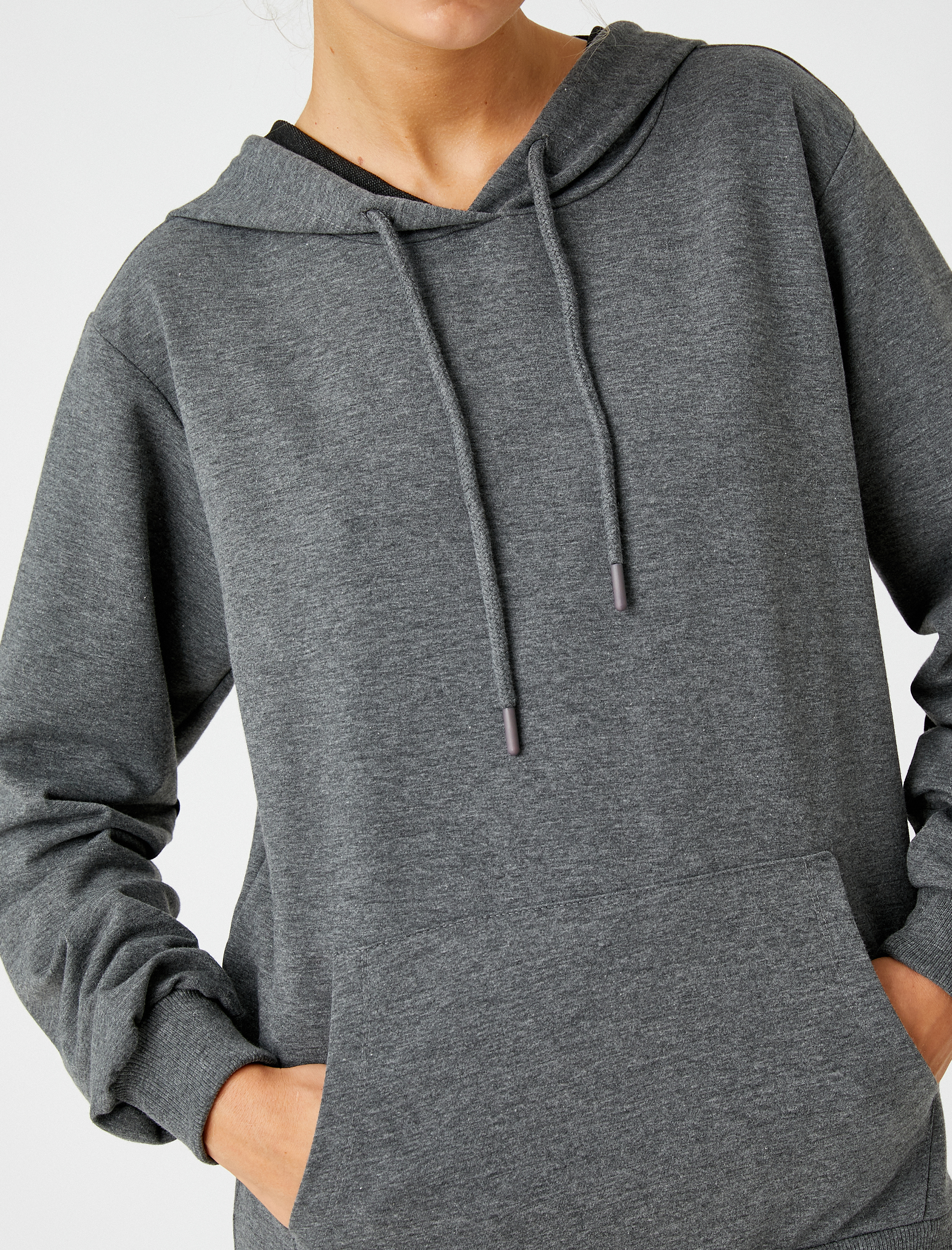   Kapüşonlu Cepli Sweatshirt