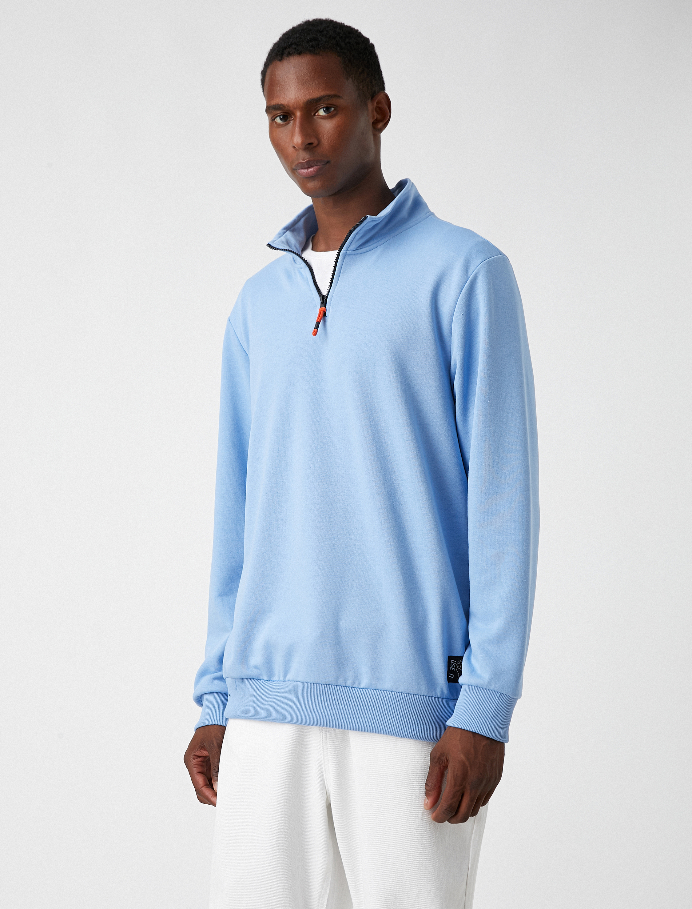   Dik Yaka Fermuarlı Sweatshirt