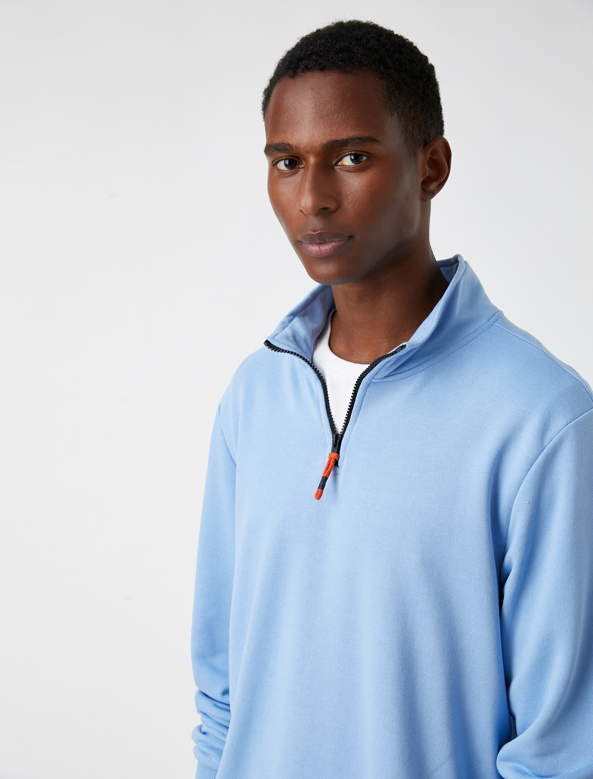   Dik Yaka Fermuarlı Sweatshirt