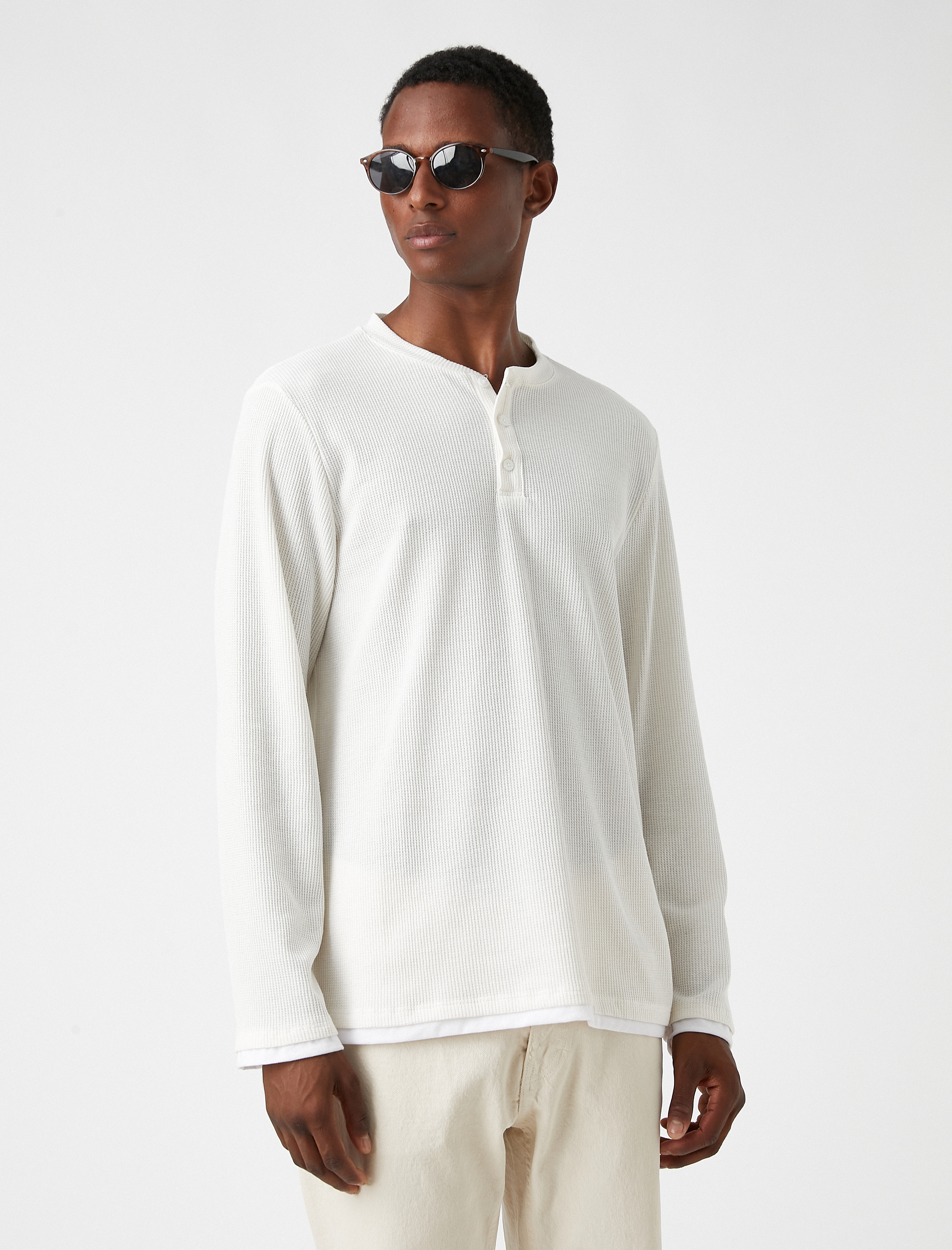   Yakası Düğmeli Uzun Kollu Tişört