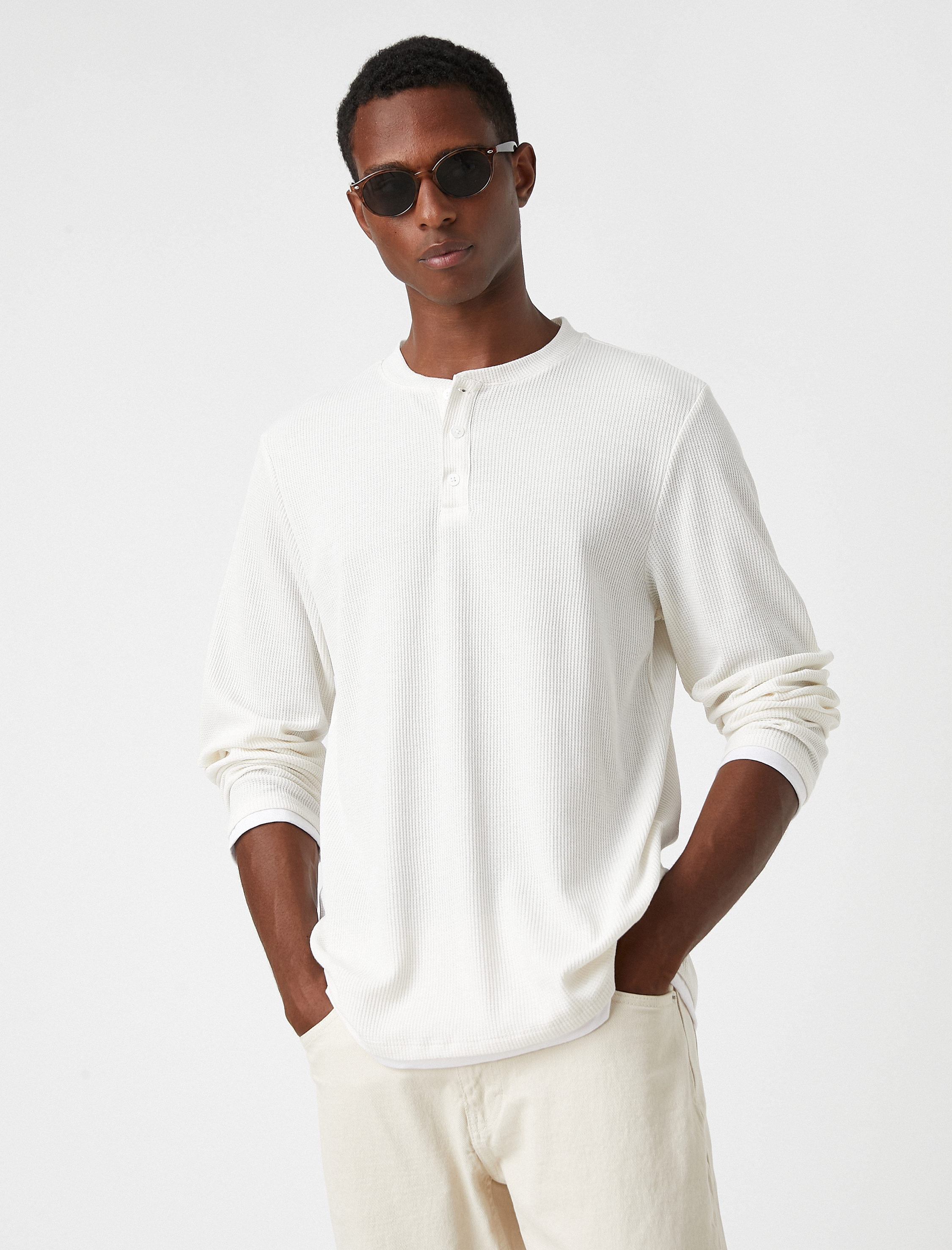   Yakası Düğmeli Uzun Kollu Tişört