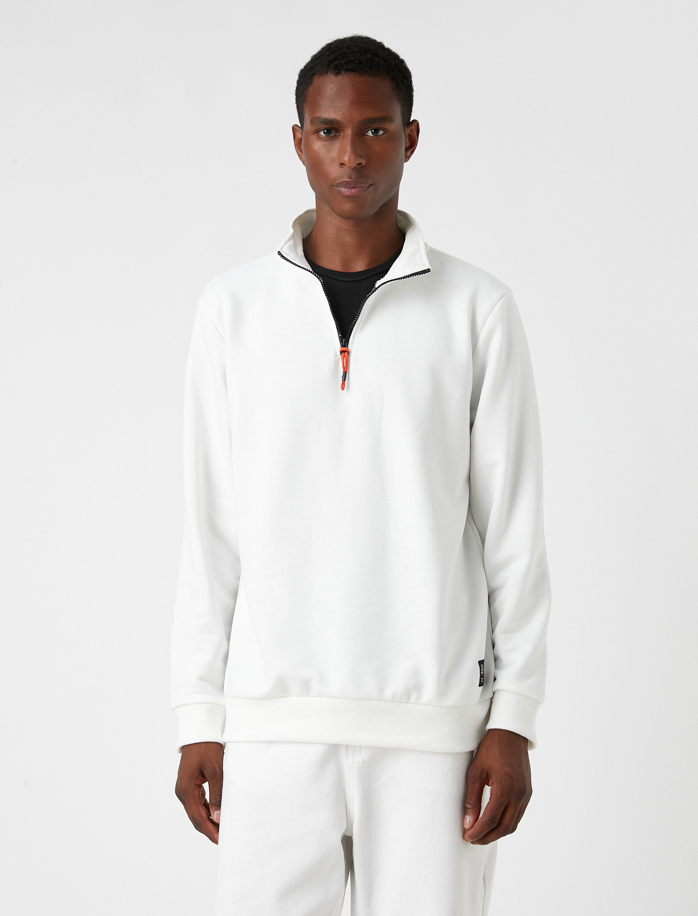   Dik Yaka Fermuarlı Sweatshirt