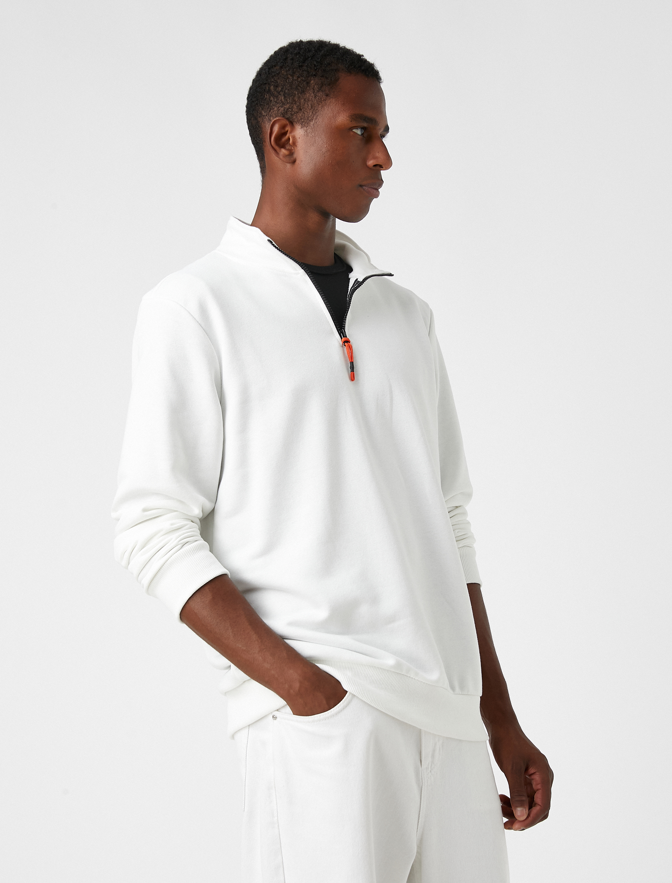   Dik Yaka Fermuarlı Sweatshirt