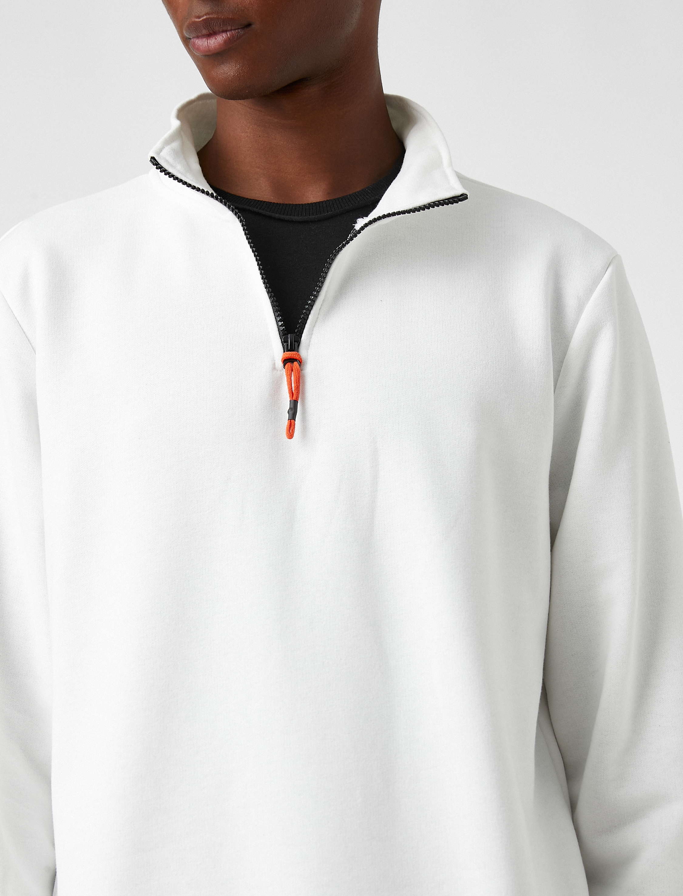   Dik Yaka Fermuarlı Sweatshirt