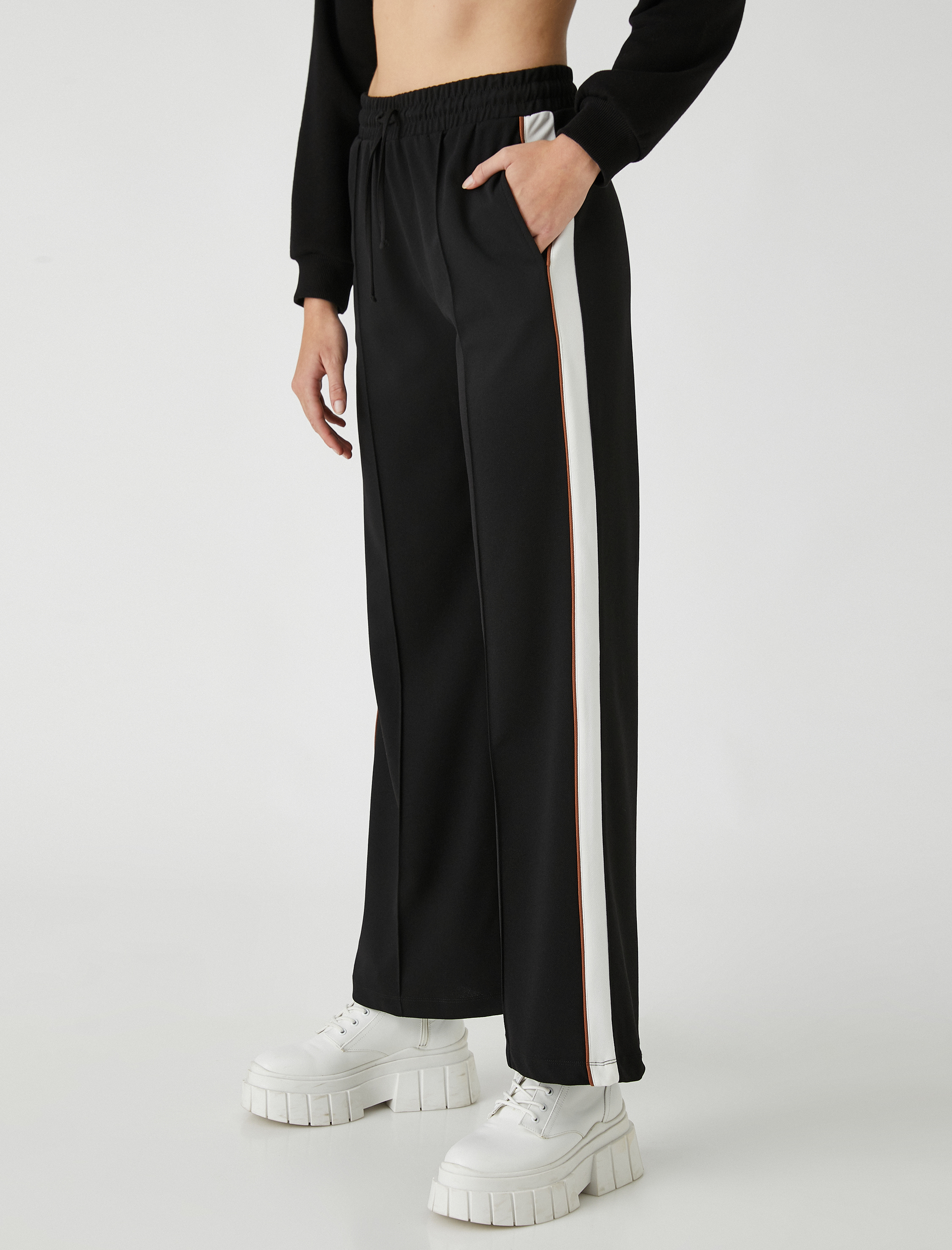   Bol Paça Pantolon Yanları Şeritli