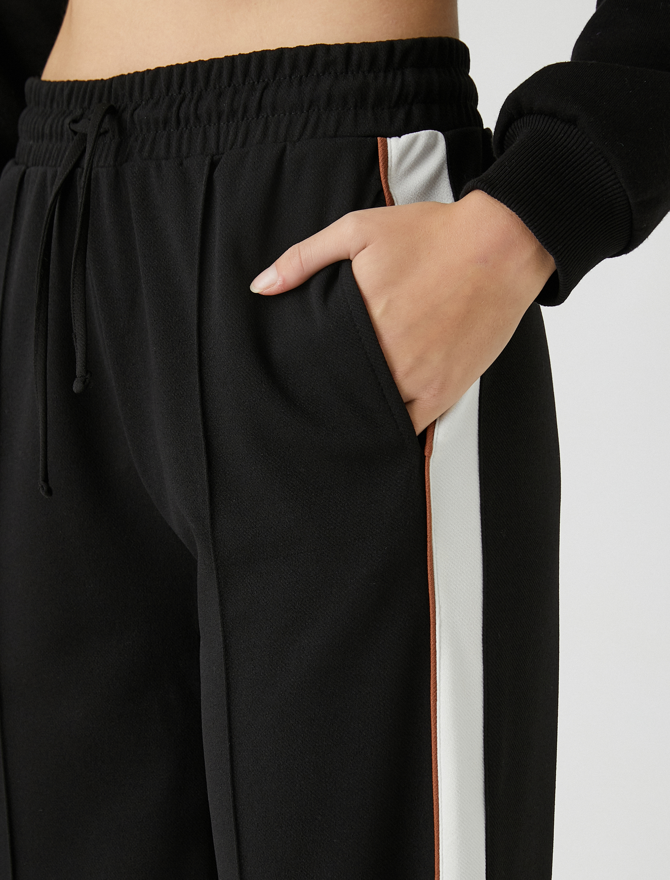   Bol Paça Pantolon Yanları Şeritli