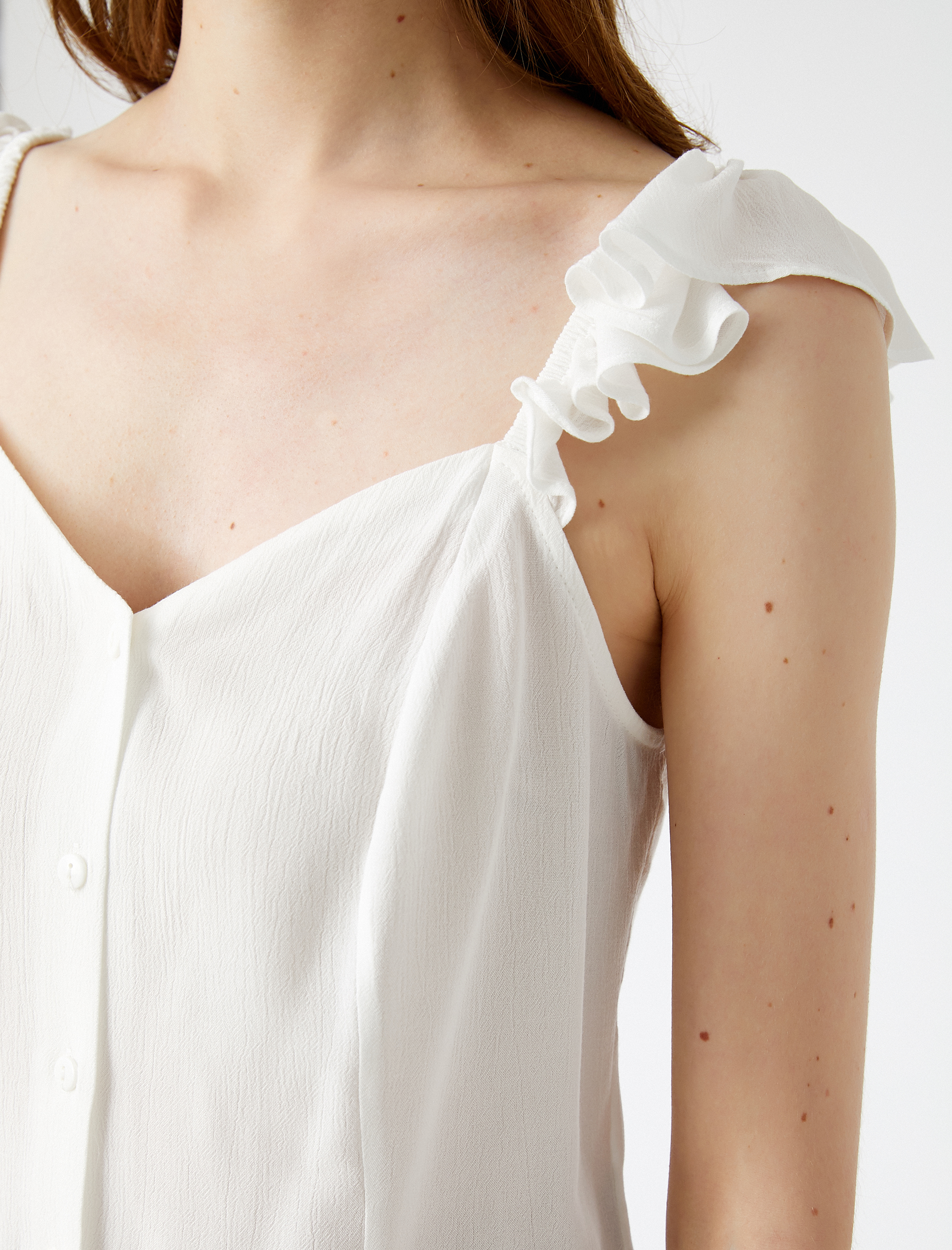   V Yaka Atlet Fırfır Detaylı