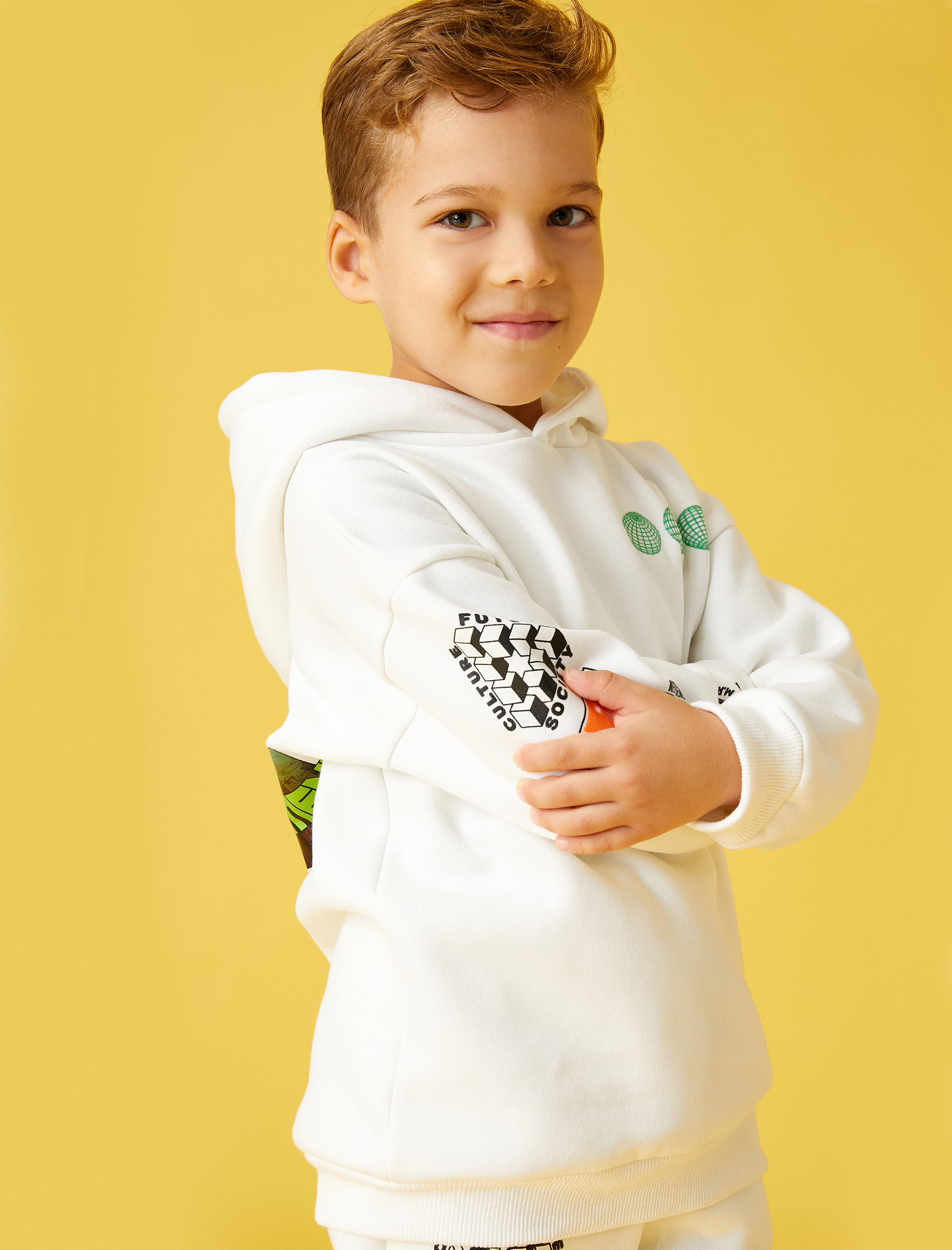  Erkek Çocuk Arkası Baskılı Kapüşonlu Sweatshirt