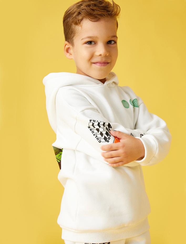 Erkek Çocuk Arkası Baskılı Kapüşonlu Sweatshirt