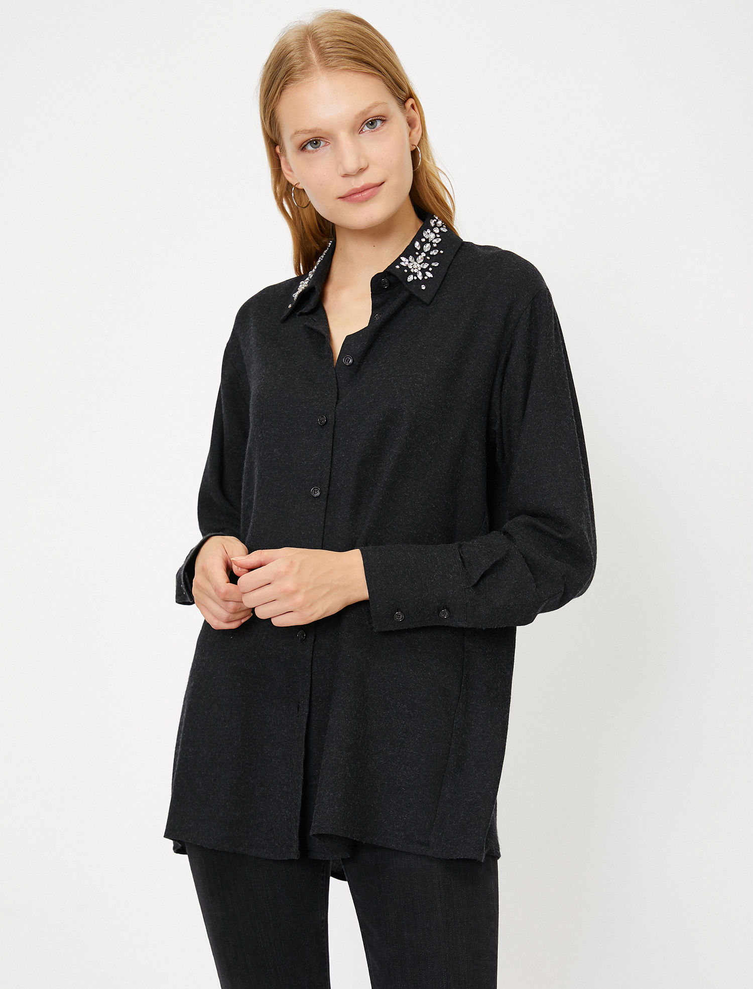   Düğme Detaylı Tişört