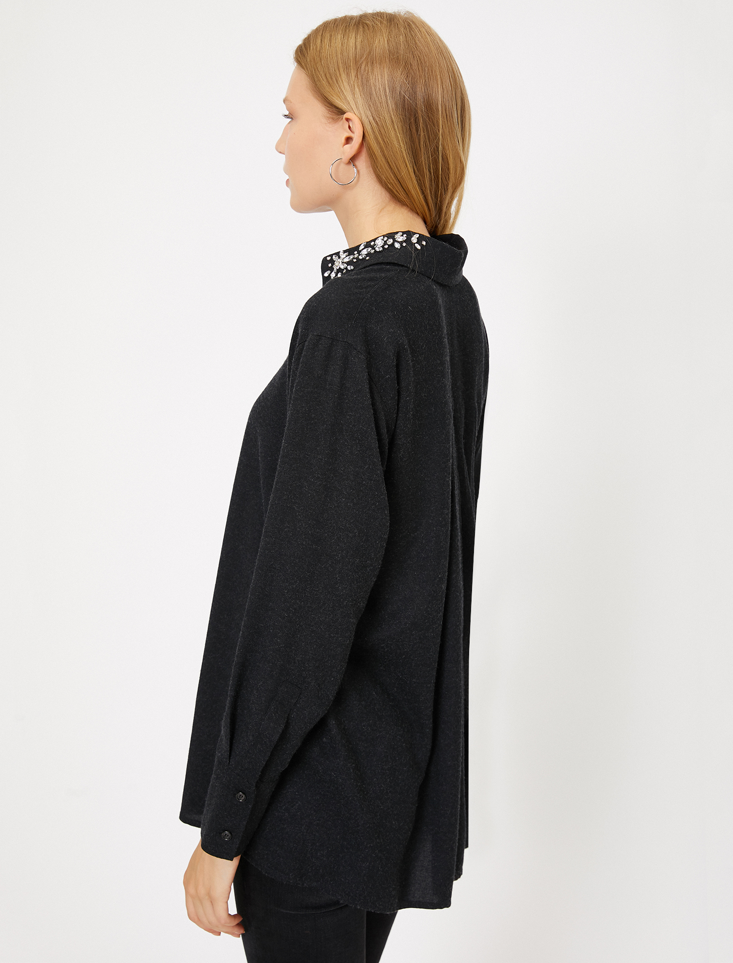   Düğme Detaylı Tişört