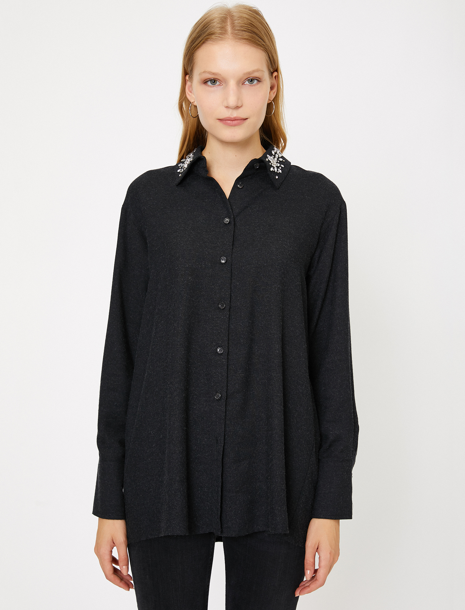   Düğme Detaylı Tişört