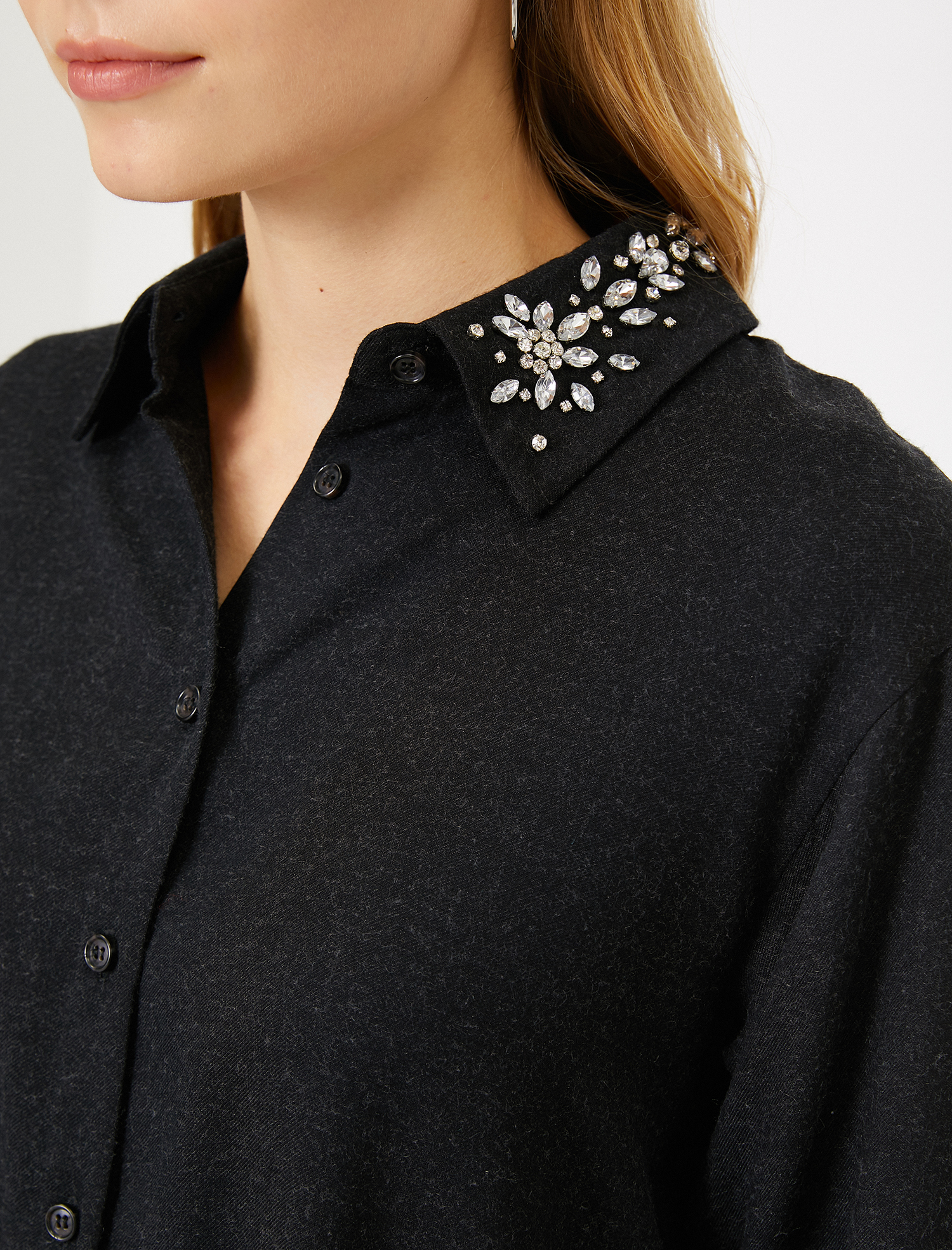   Düğme Detaylı Tişört