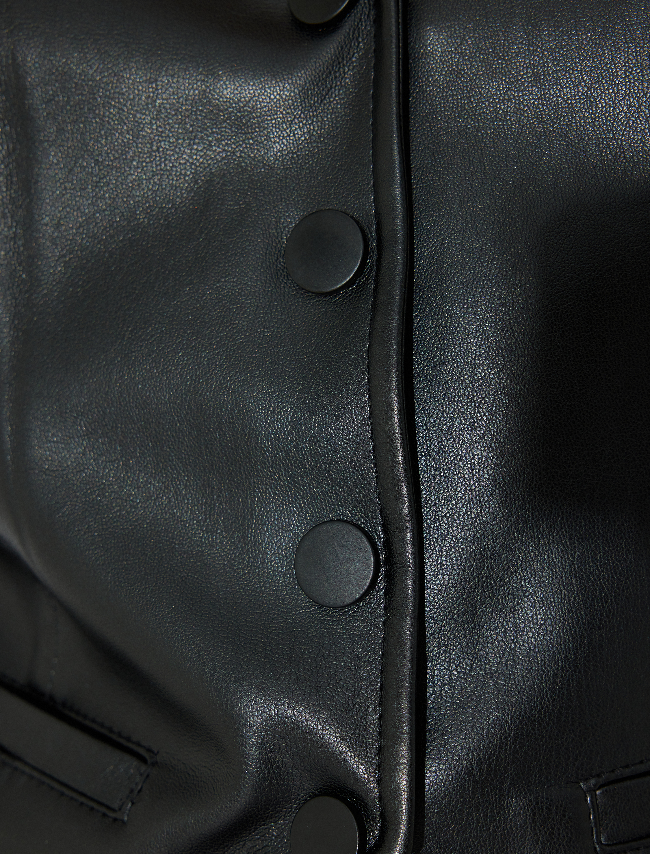   Düğmeli V Yaka Suni Deri Yelek