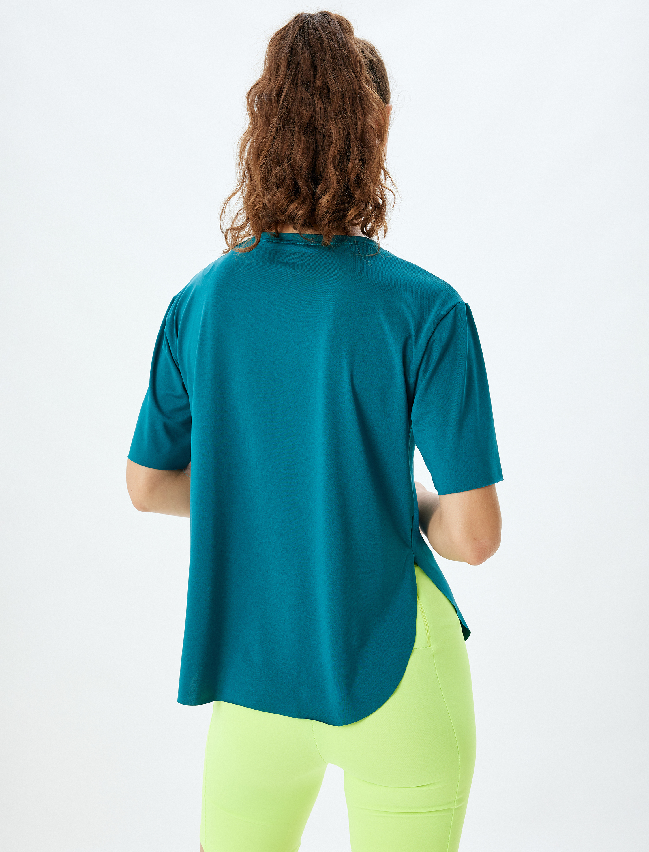   Baskılı Kısa Kollu Spor Tişört Yandan Yırtmaçlı