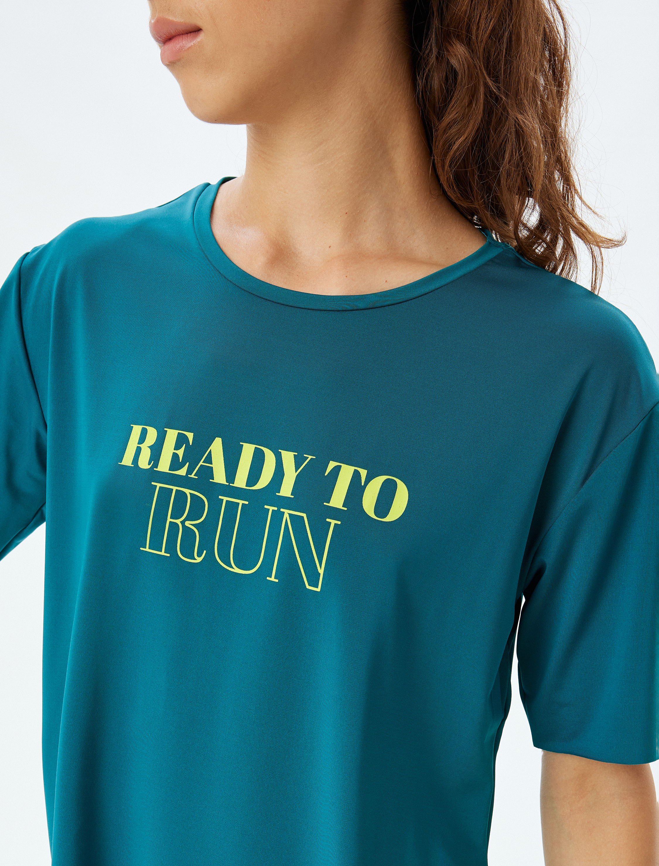   Baskılı Kısa Kollu Spor Tişört Yandan Yırtmaçlı