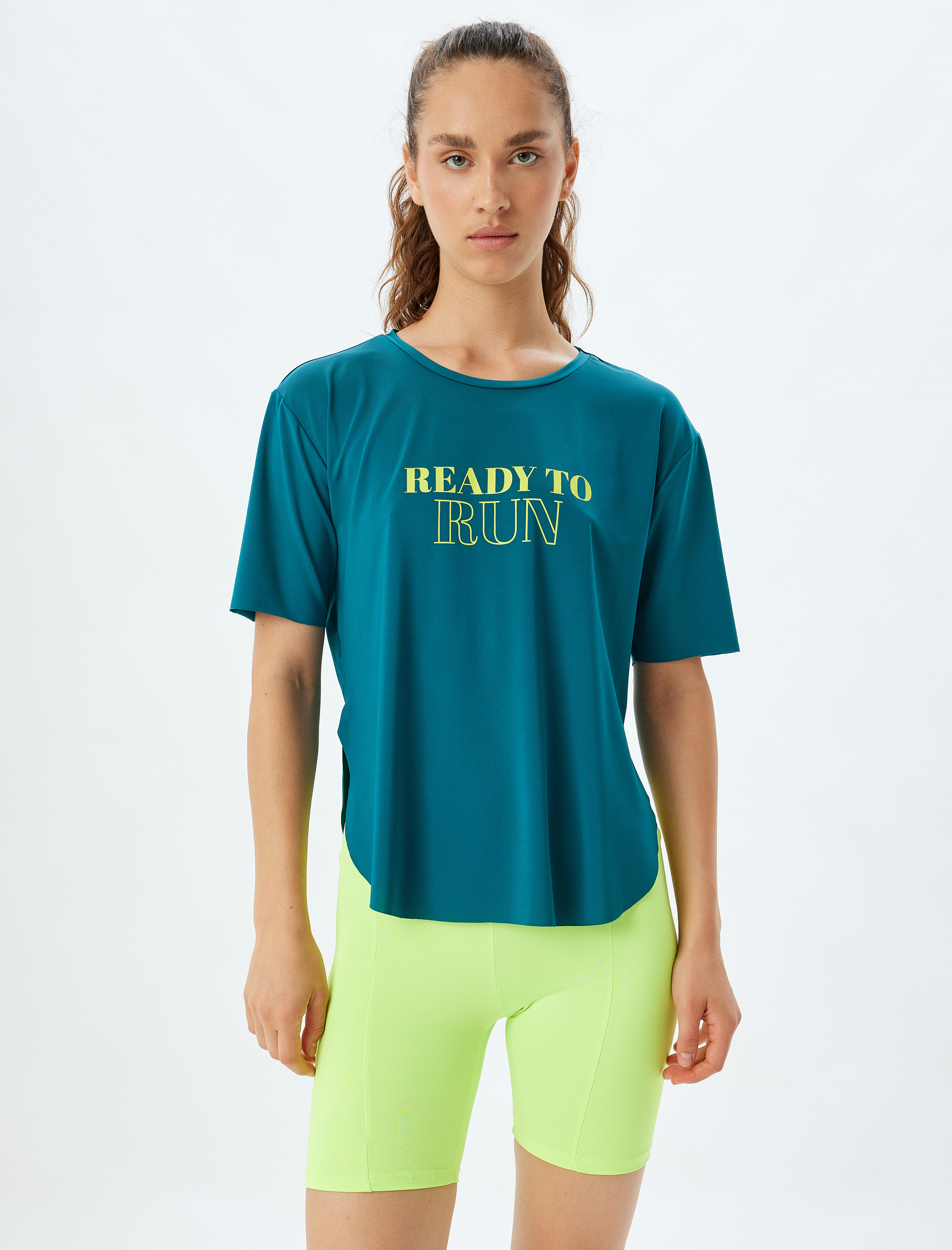   Baskılı Kısa Kollu Spor Tişört Yandan Yırtmaçlı