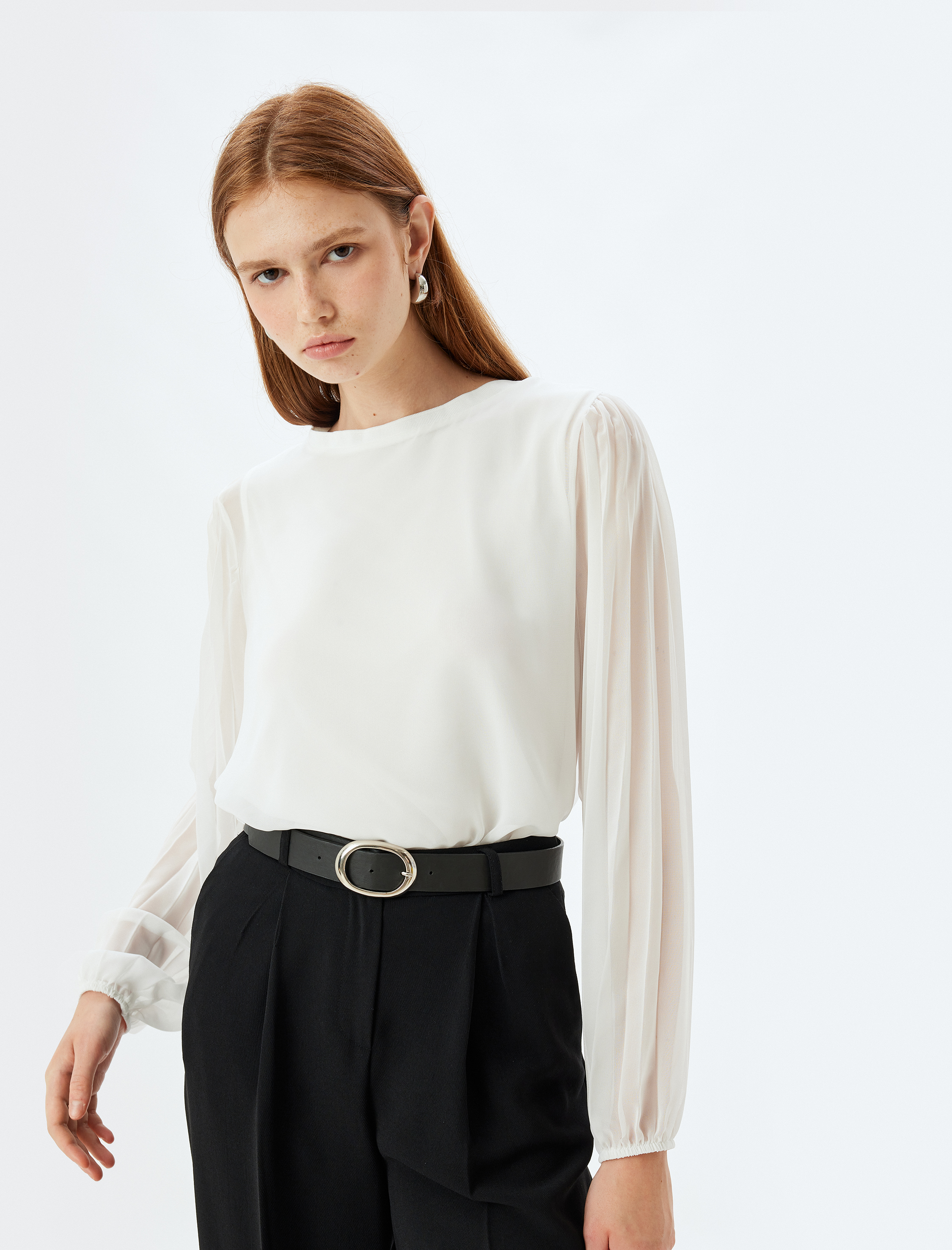 Şifon Bluz Yuvarlak Yaka Uzun Pileli Tül Kollu