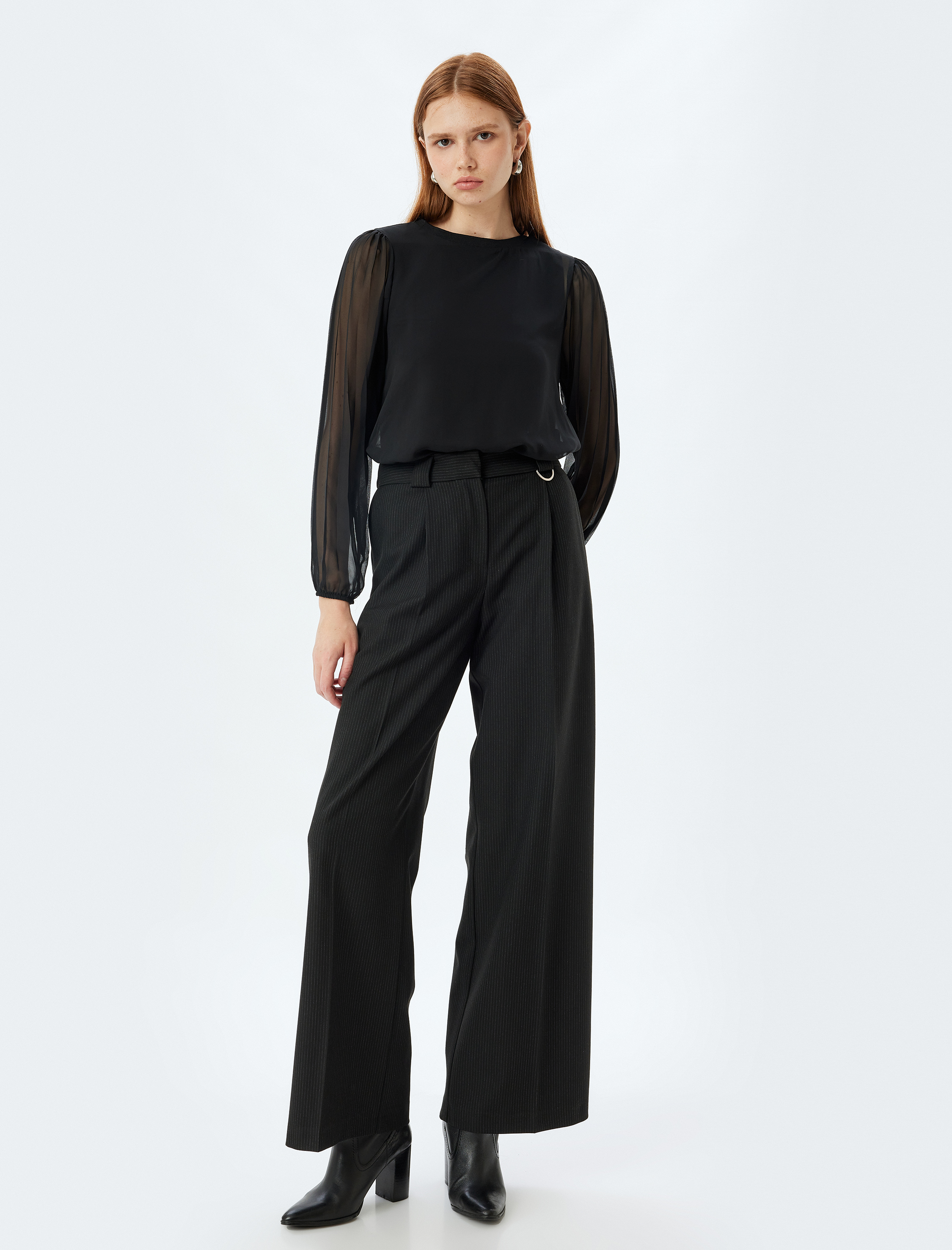   Şifon Bluz Yuvarlak Yaka Uzun Pileli Tül Kollu