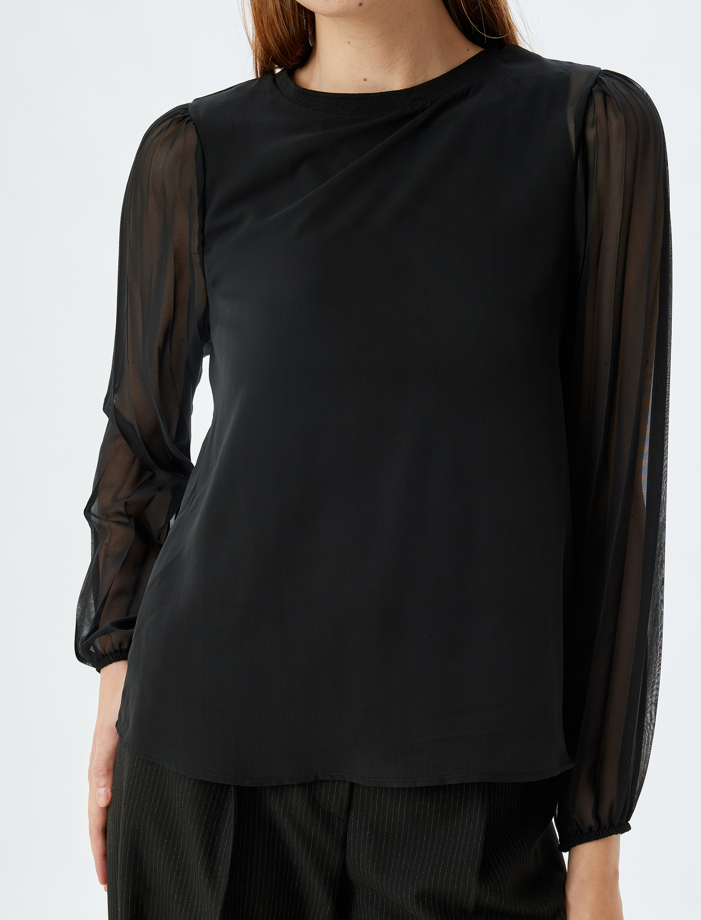   Şifon Bluz Yuvarlak Yaka Uzun Pileli Tül Kollu