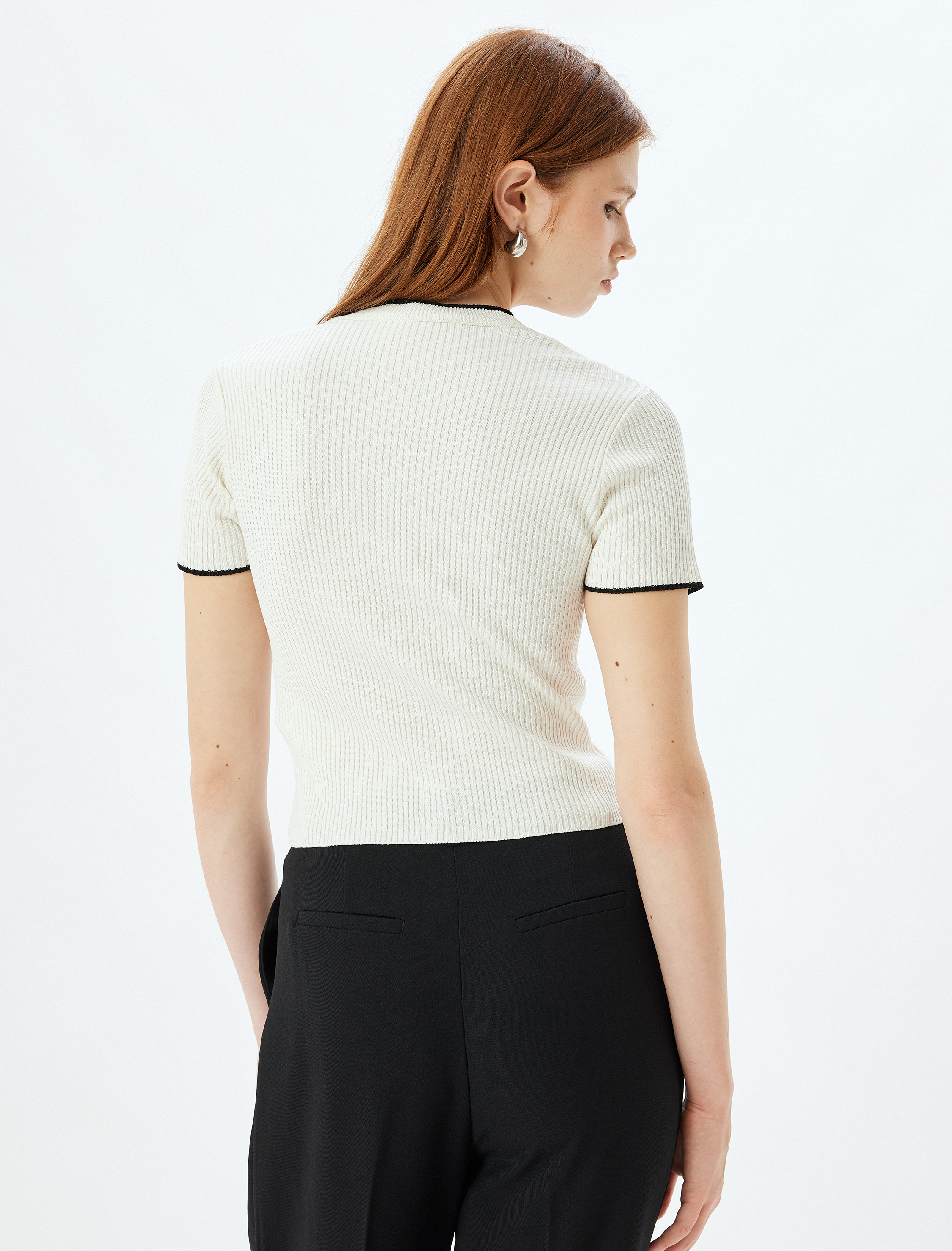 Kısa Kollu Triko Hırka Yuvarlak Yaka Renk Kontrast Detaylı Fiyonklu