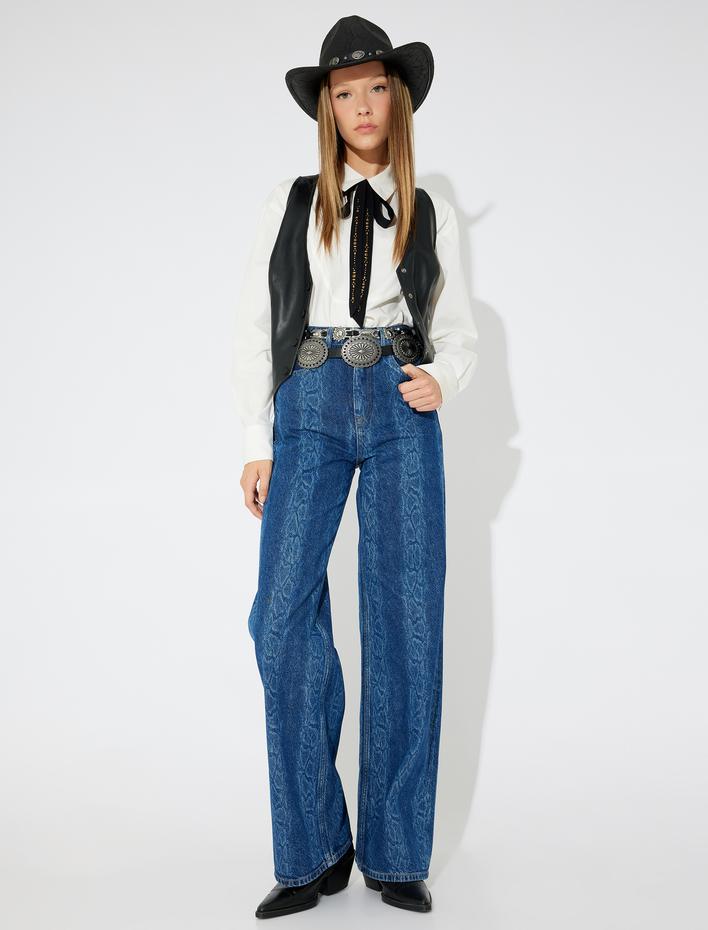  Koton X Zeynep Bastık - Yılan Derisi Desenli Standart Bel Geniş Paça Kot Pantolon