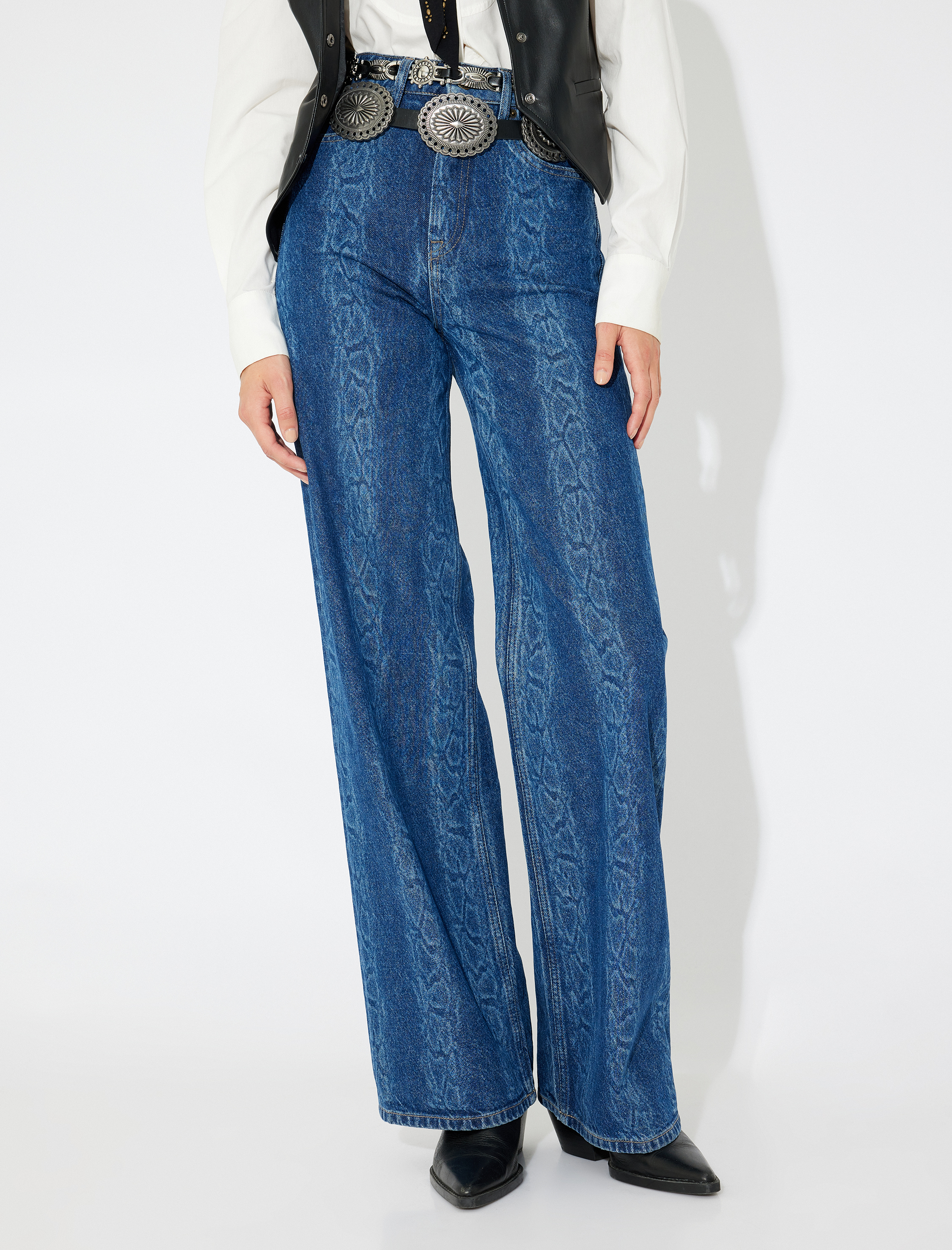 Koton X Zeynep Bastık - Yılan Derisi Desenli Standart Bel Geniş Paça Kot Pantolon