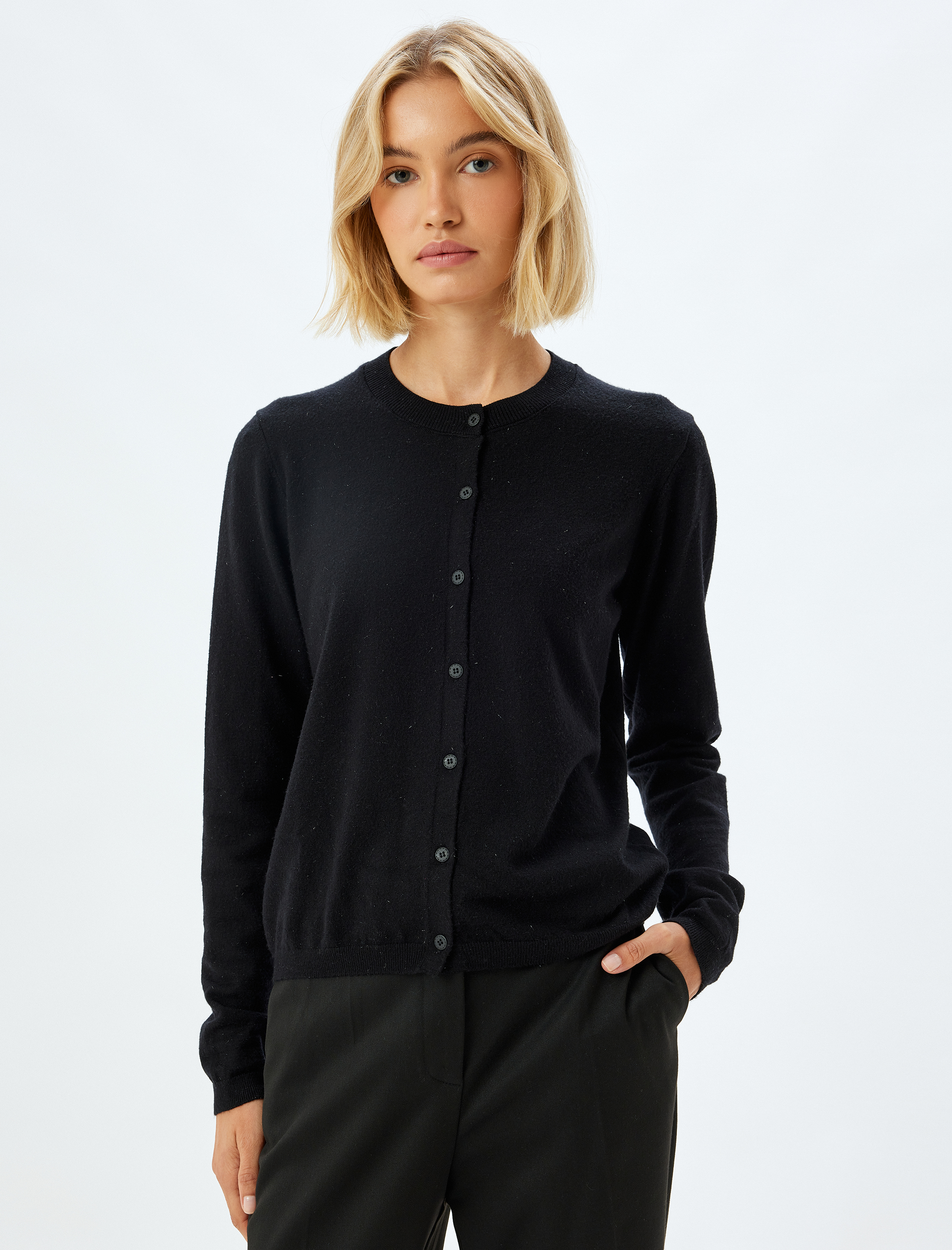 Triko Hırka Uzun Kollu Yuvarlak Yaka Düğmeli