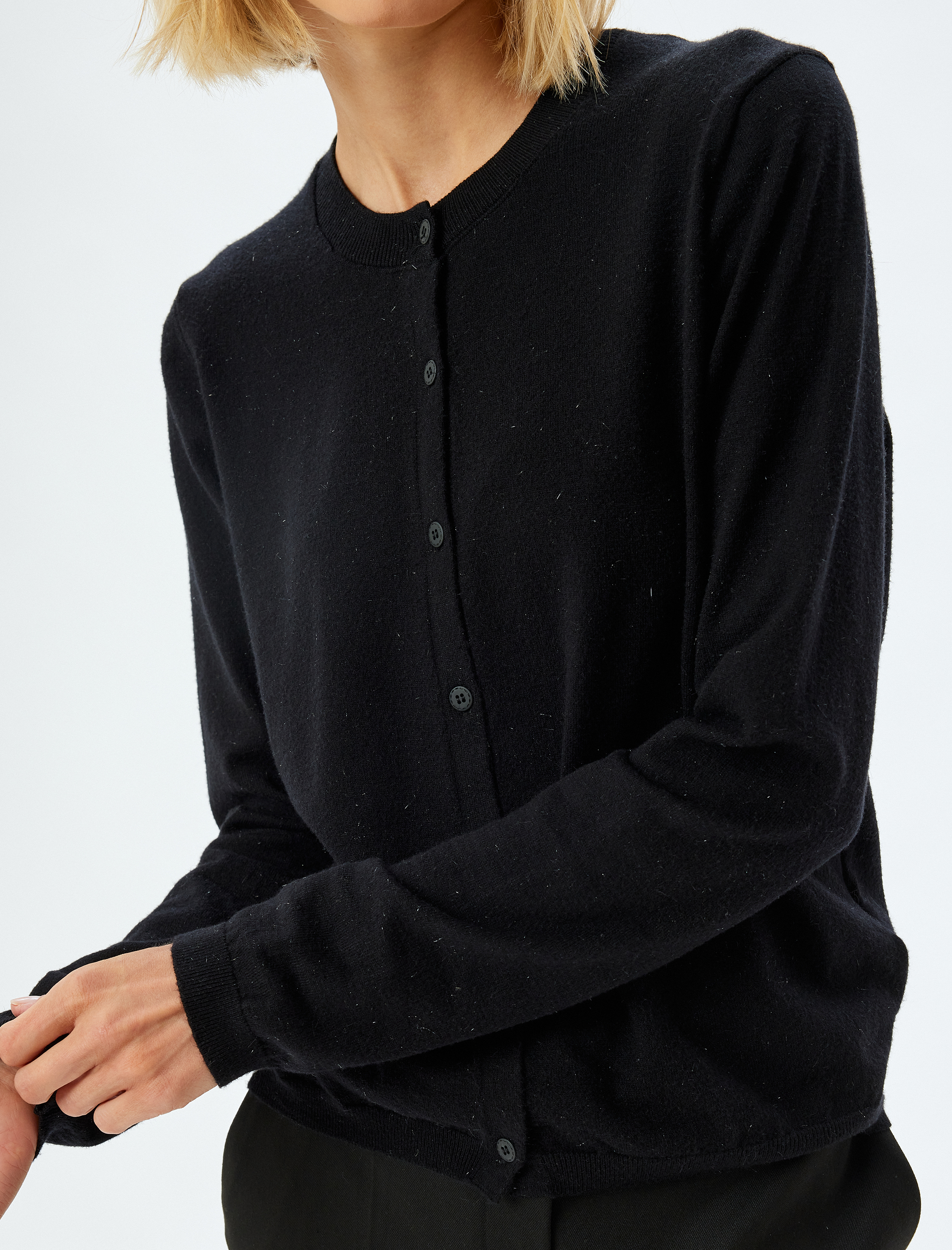 Triko Hırka Uzun Kollu Yuvarlak Yaka Düğmeli