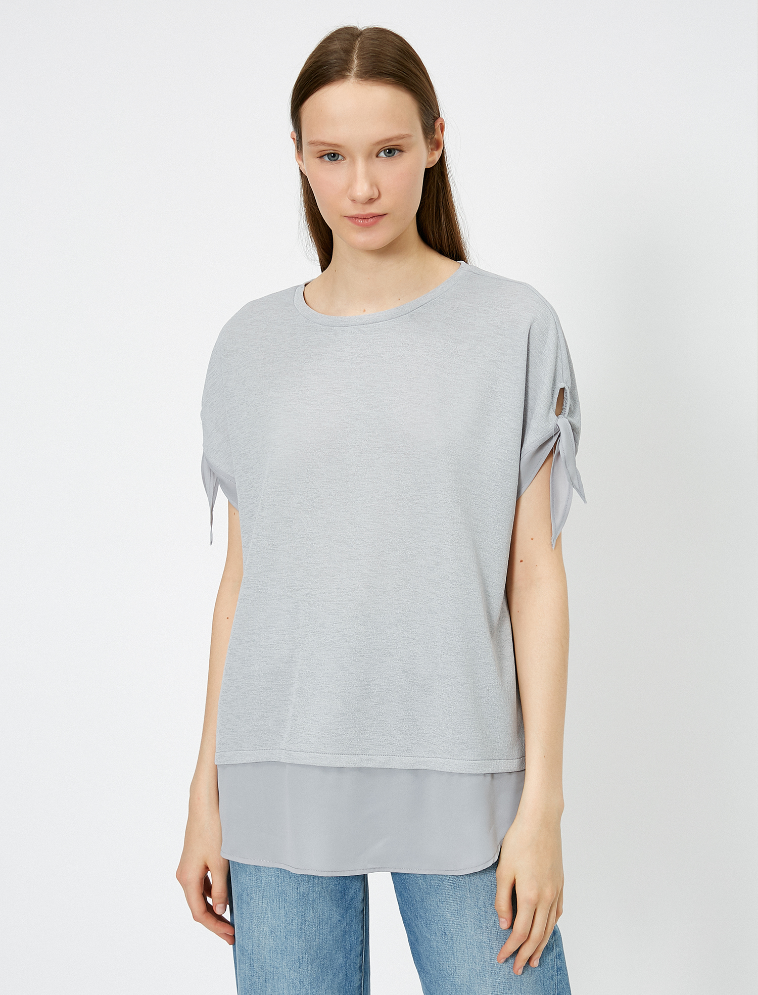   Kol ve Etek Ucu Detaylı Bisiklet Yaka Tişört