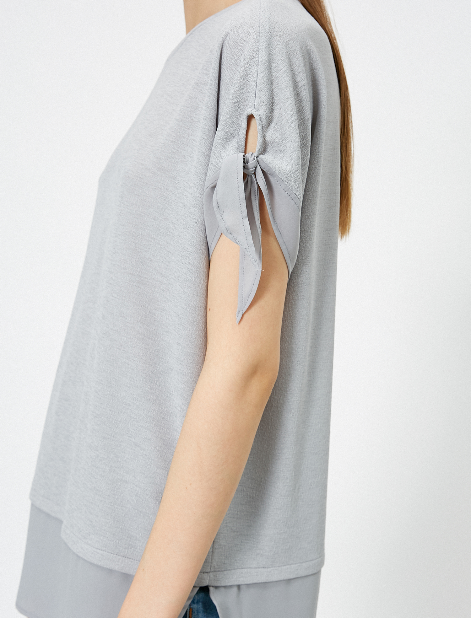   Kol ve Etek Ucu Detaylı Bisiklet Yaka Tişört