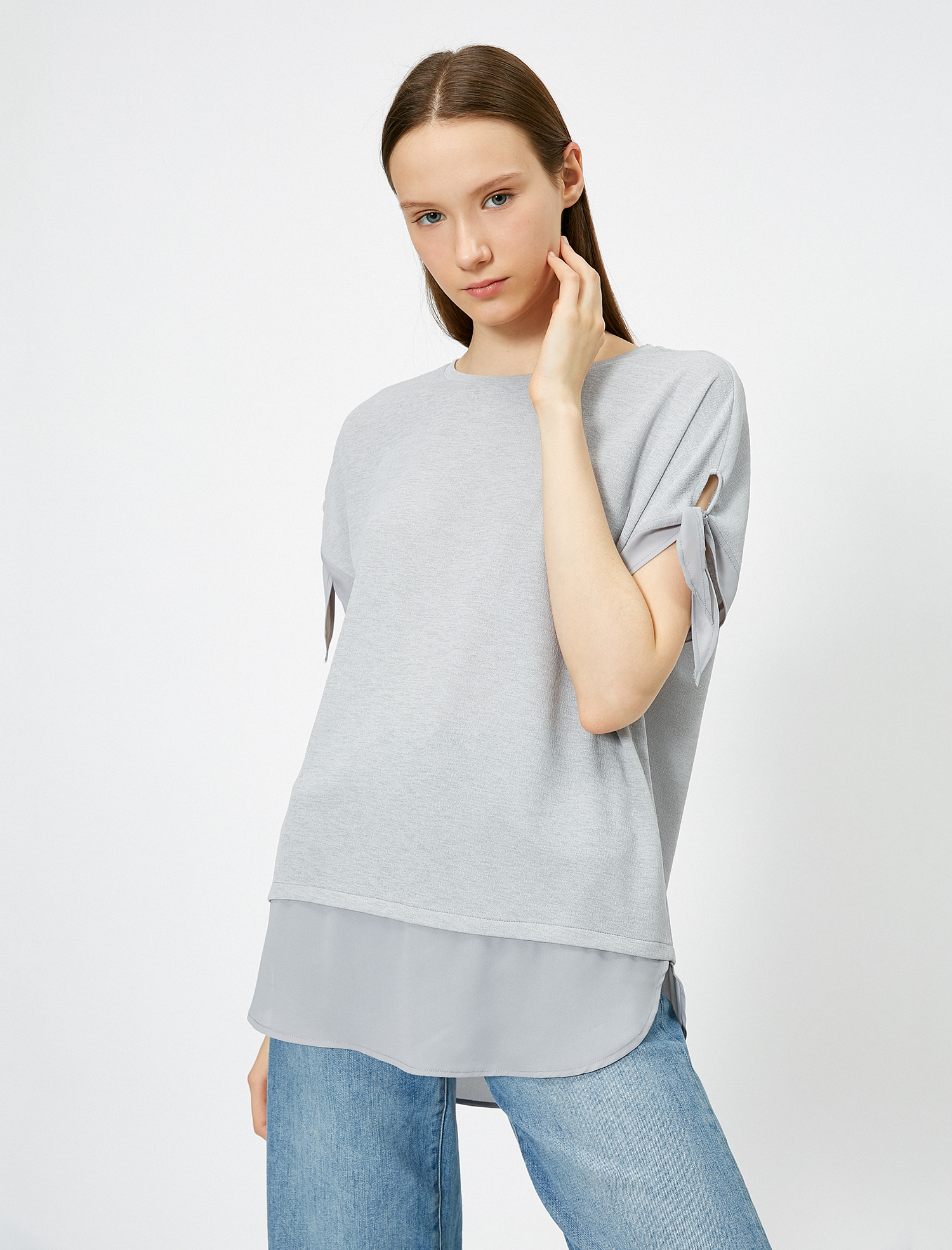   Kol ve Etek Ucu Detaylı Bisiklet Yaka Tişört