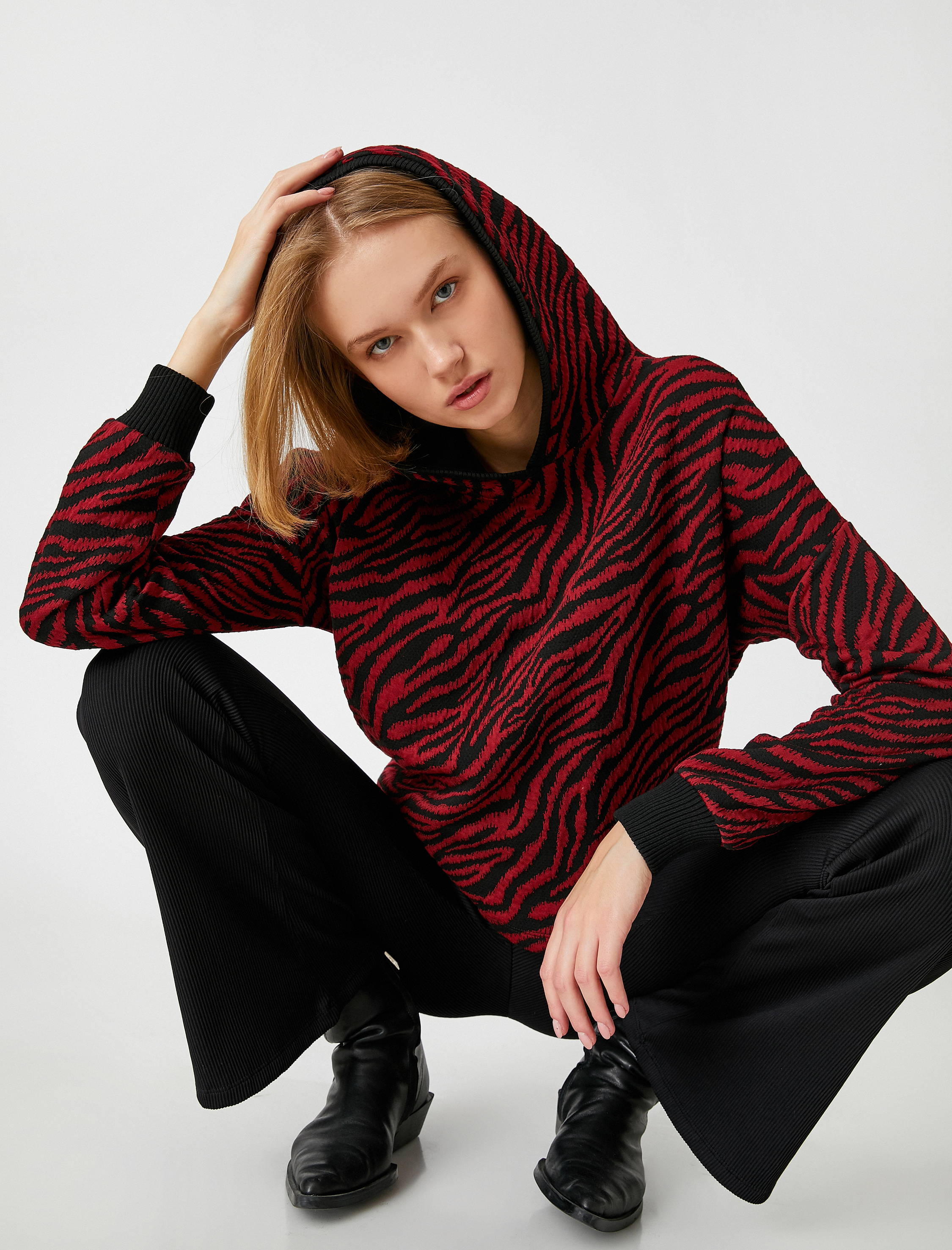   Kapüşonlu Desenli Sweatshirt