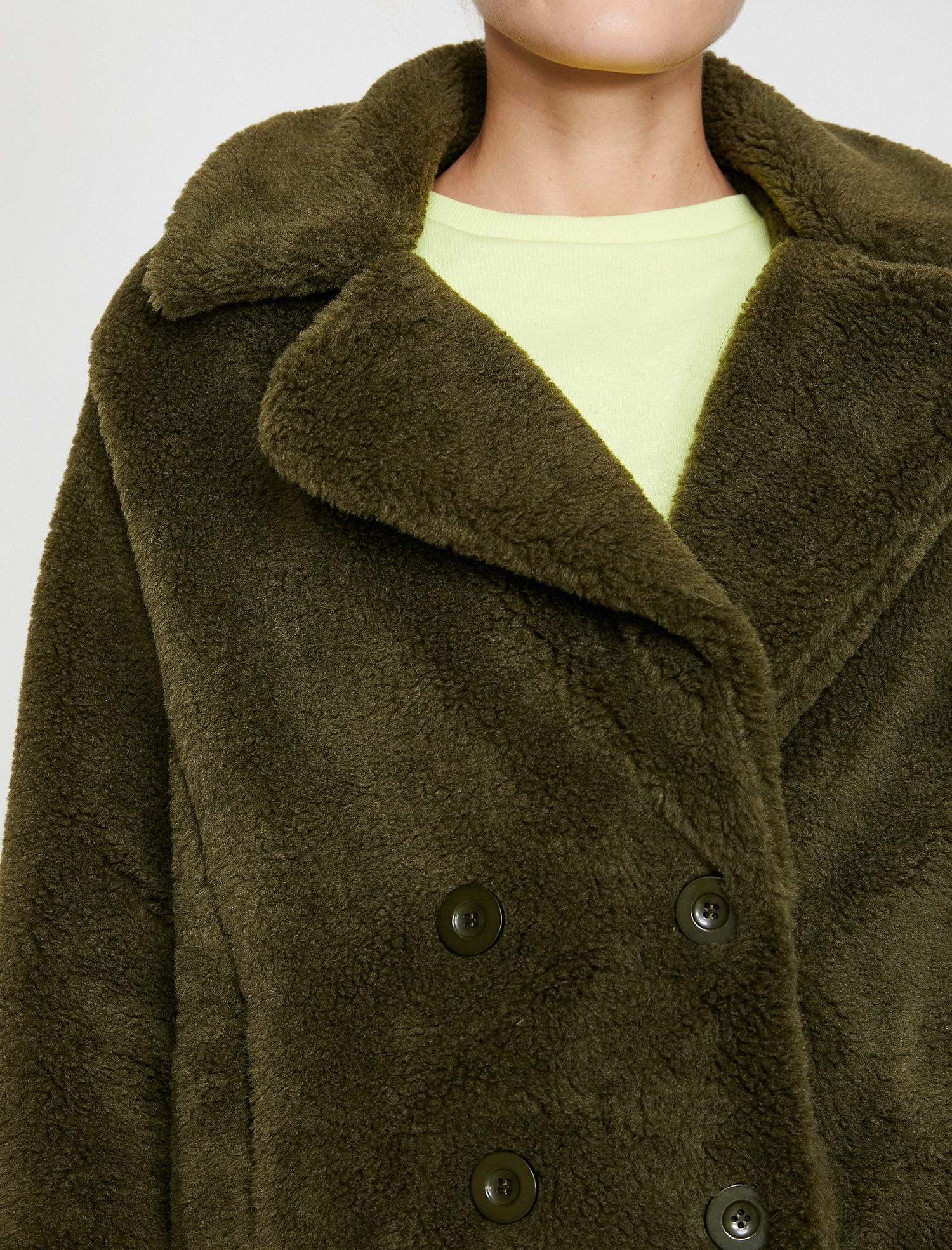   Düğme Detaylı Kaban