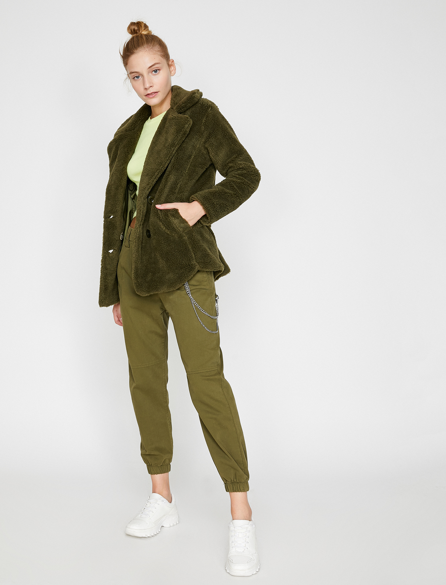   Düğme Detaylı Kaban