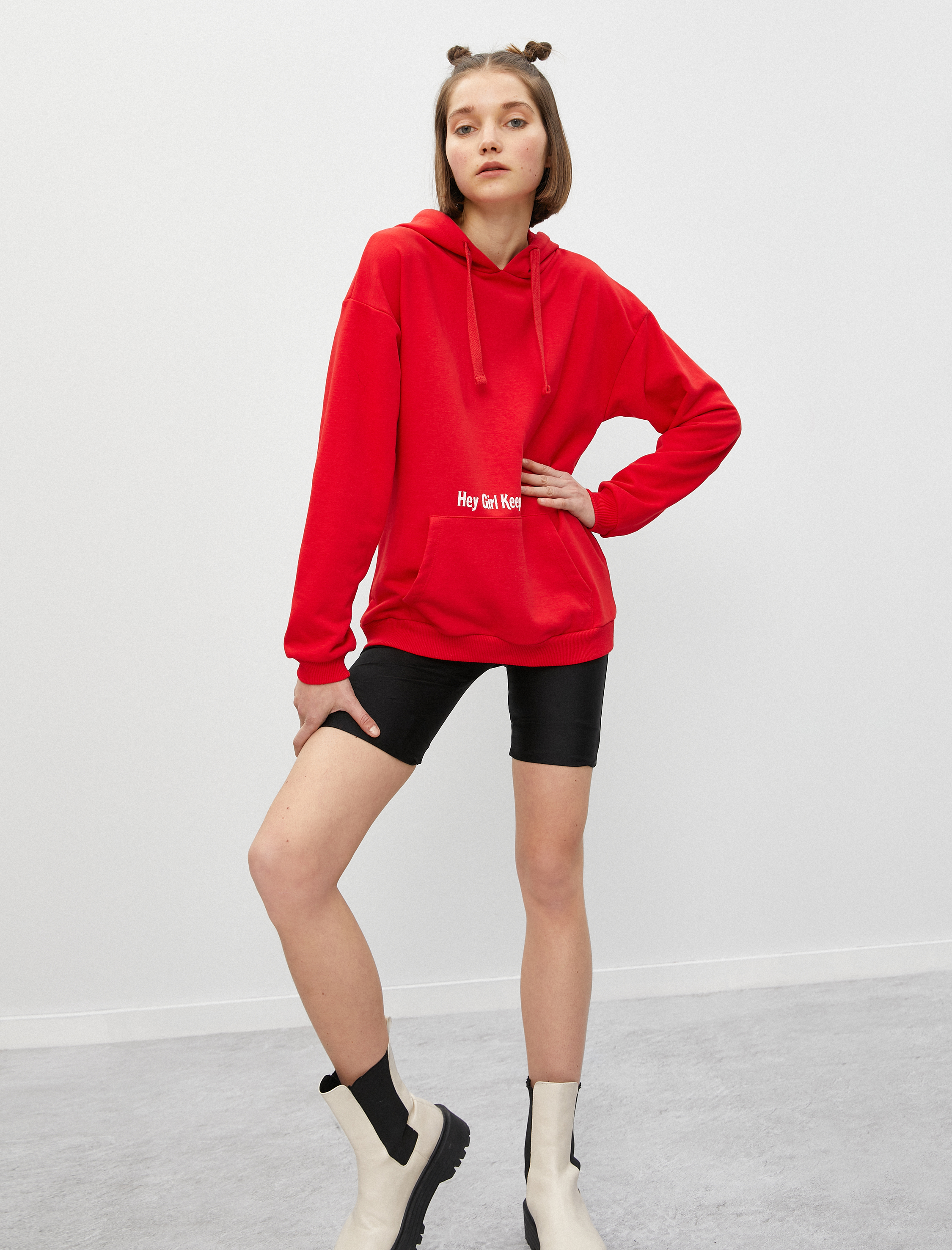   Kapüşonlu Slogan Baskılı Cepli Sweatshirt