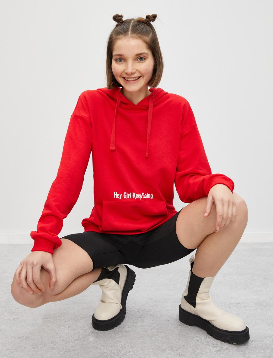   Kapüşonlu Slogan Baskılı Cepli Sweatshirt