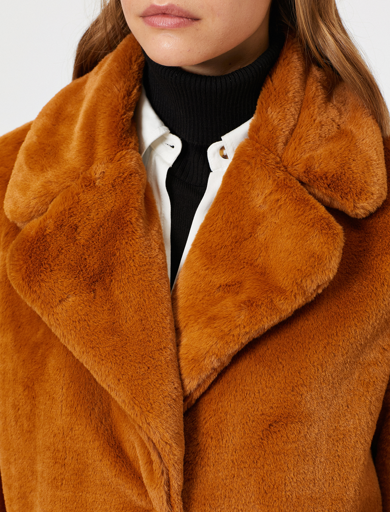 Cep Detaylı Pelüş Kaban