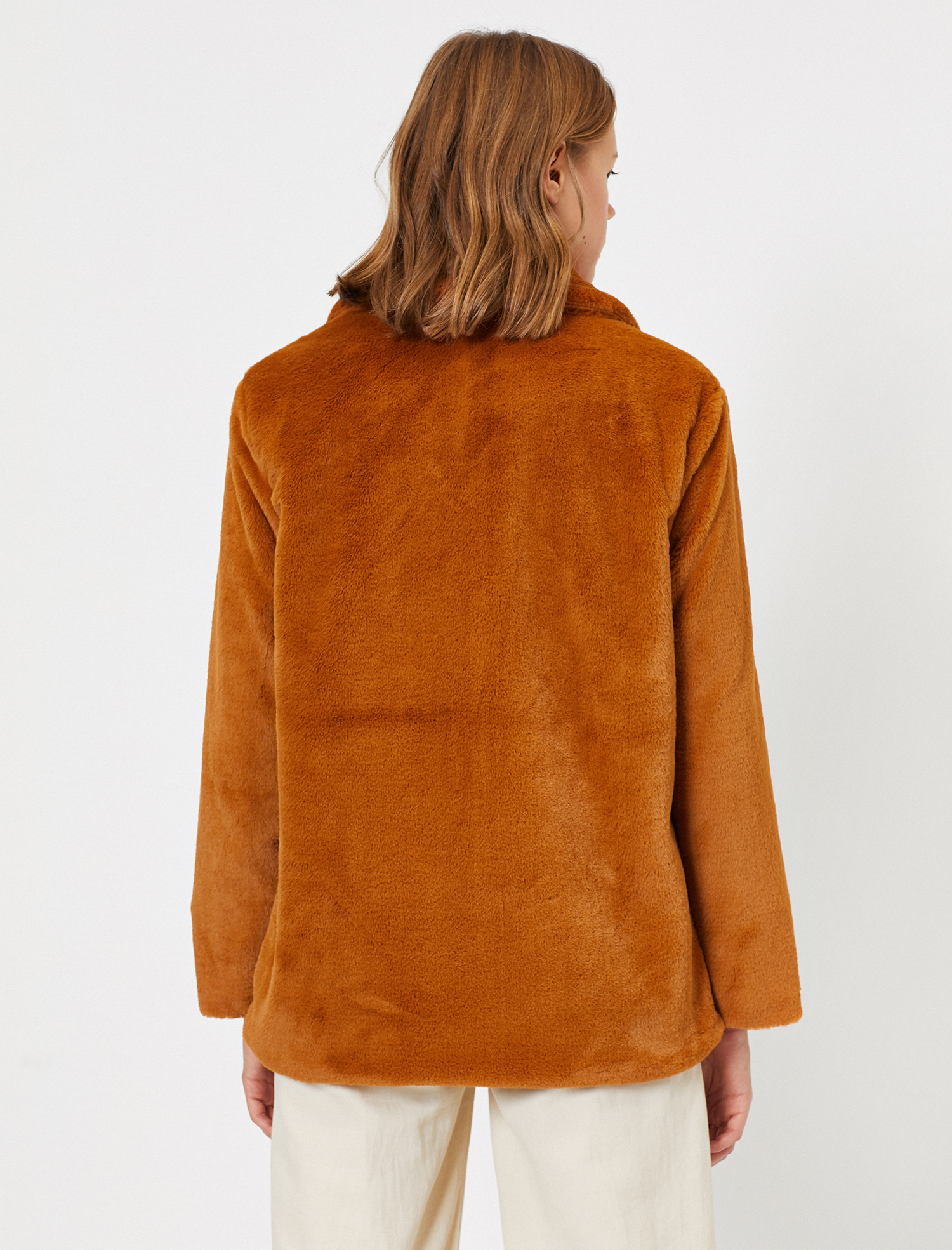 Cep Detaylı Pelüş Kaban