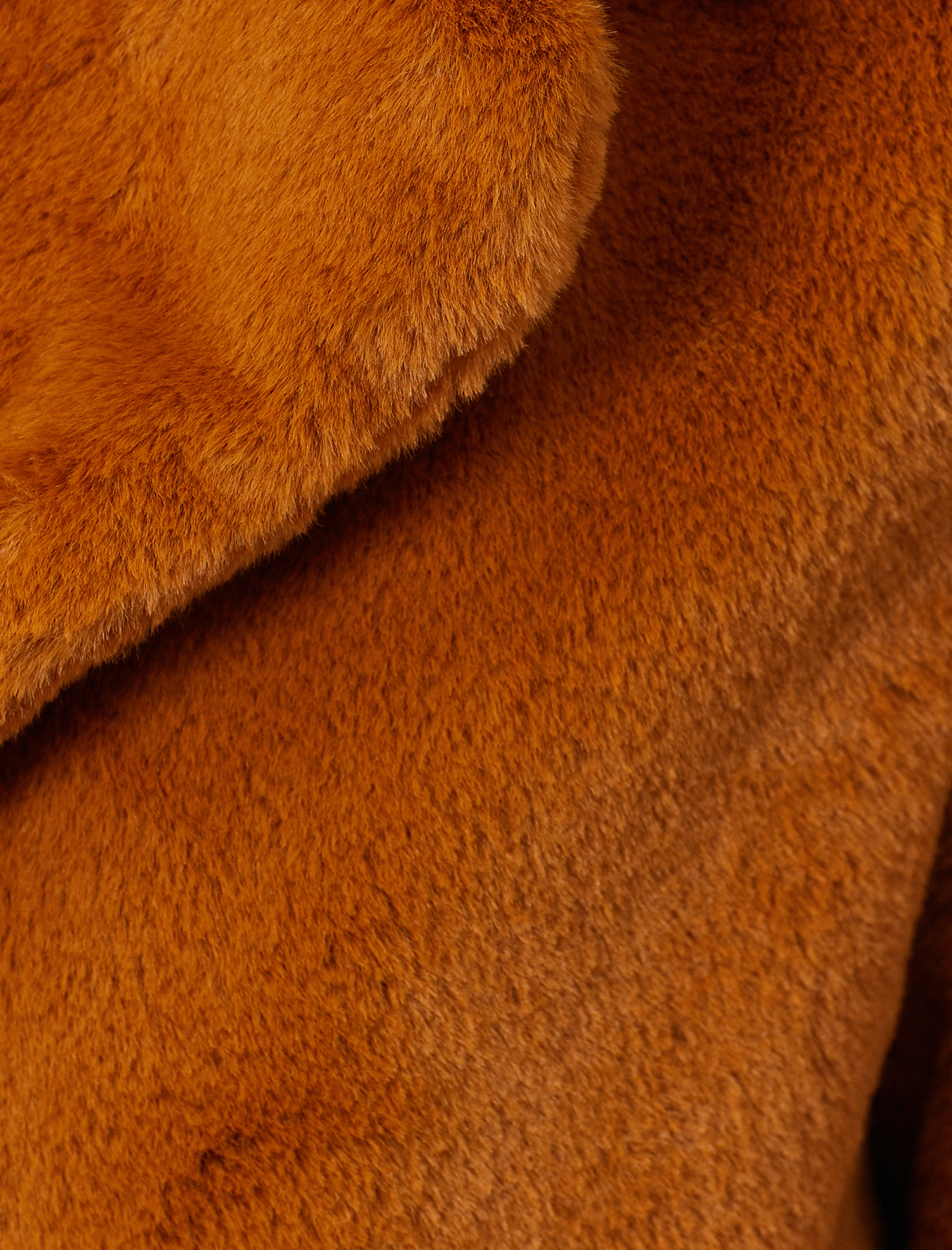 Cep Detaylı Pelüş Kaban