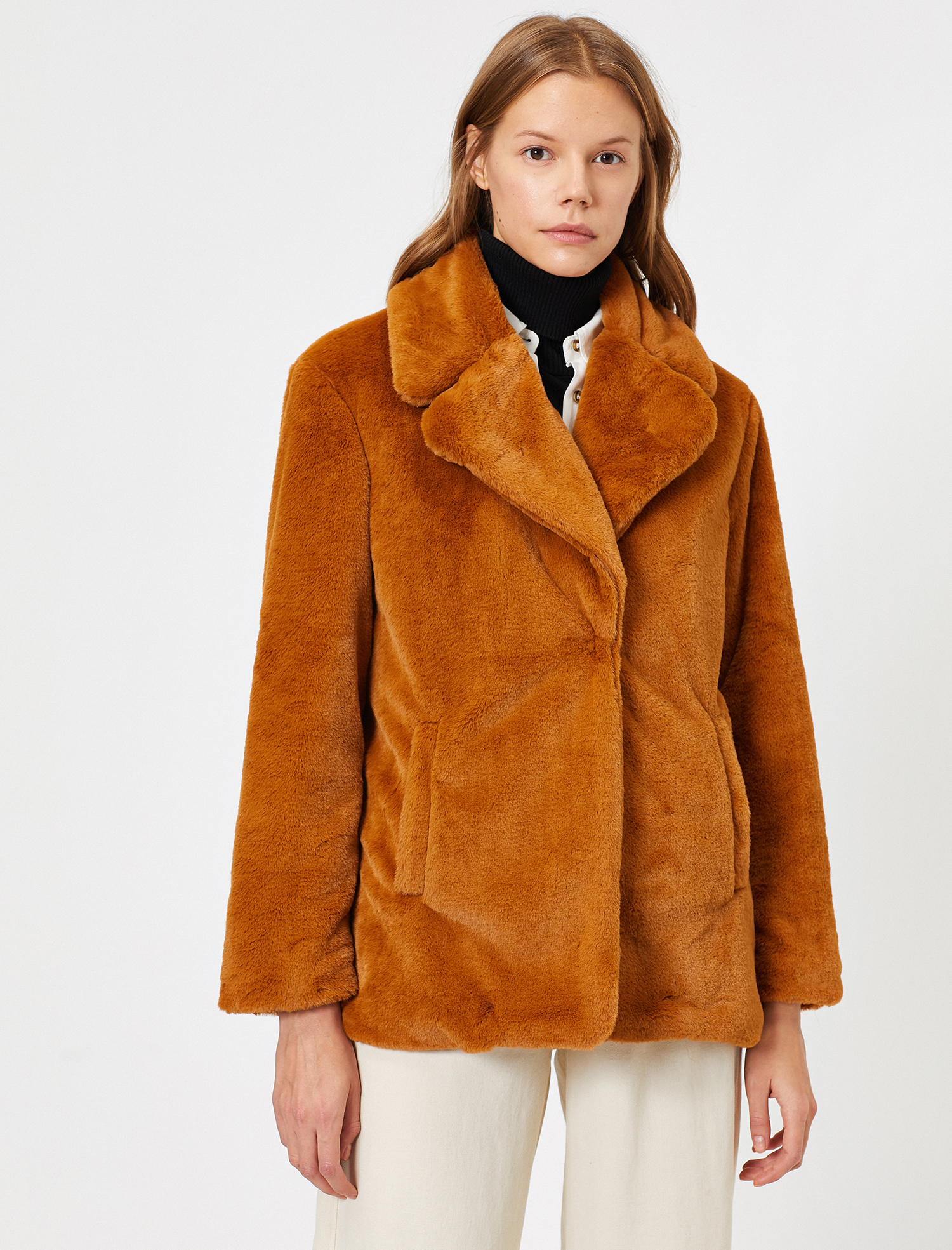 Cep Detaylı Pelüş Kaban