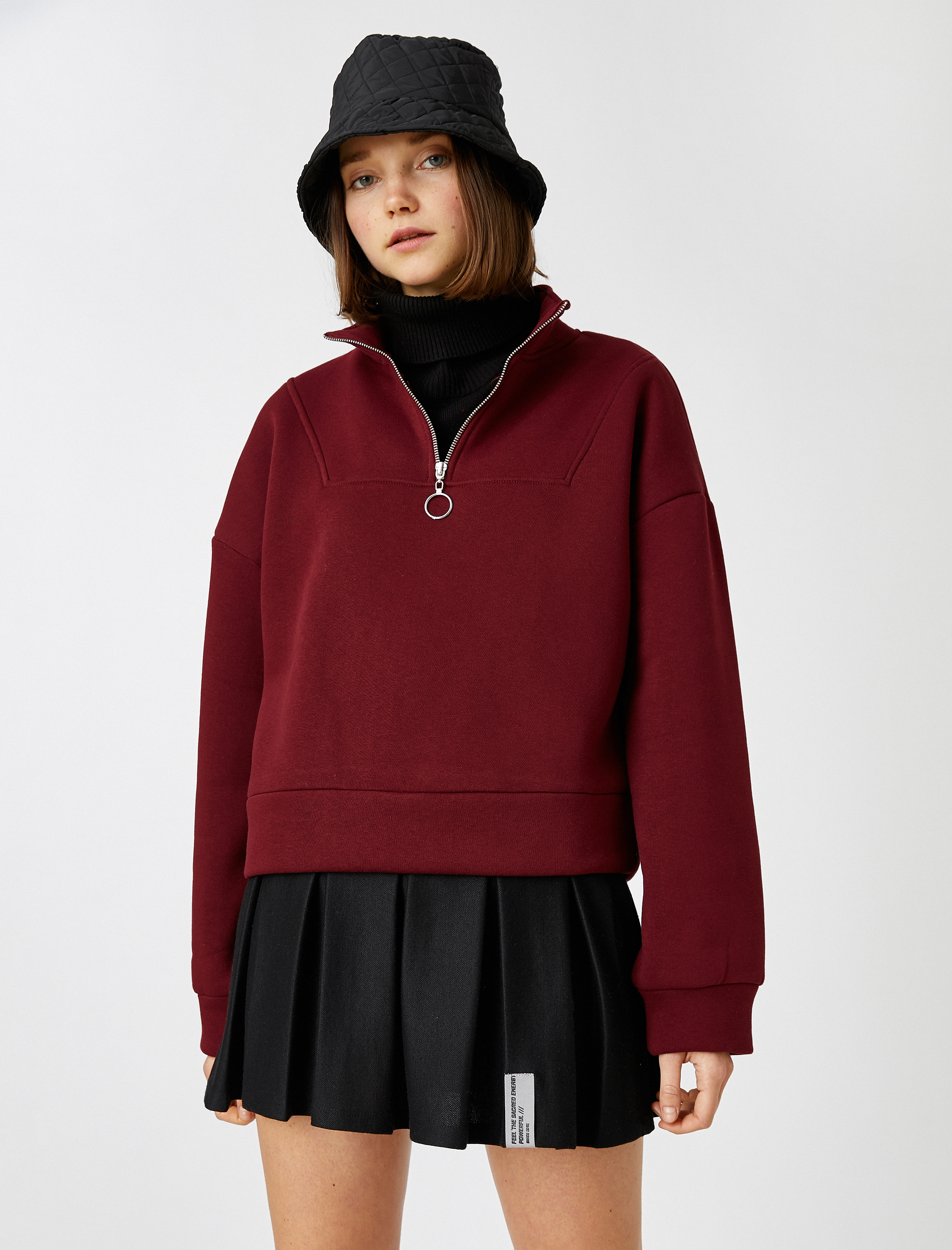   Dik Yaka Fermuarlı Sweatshirt