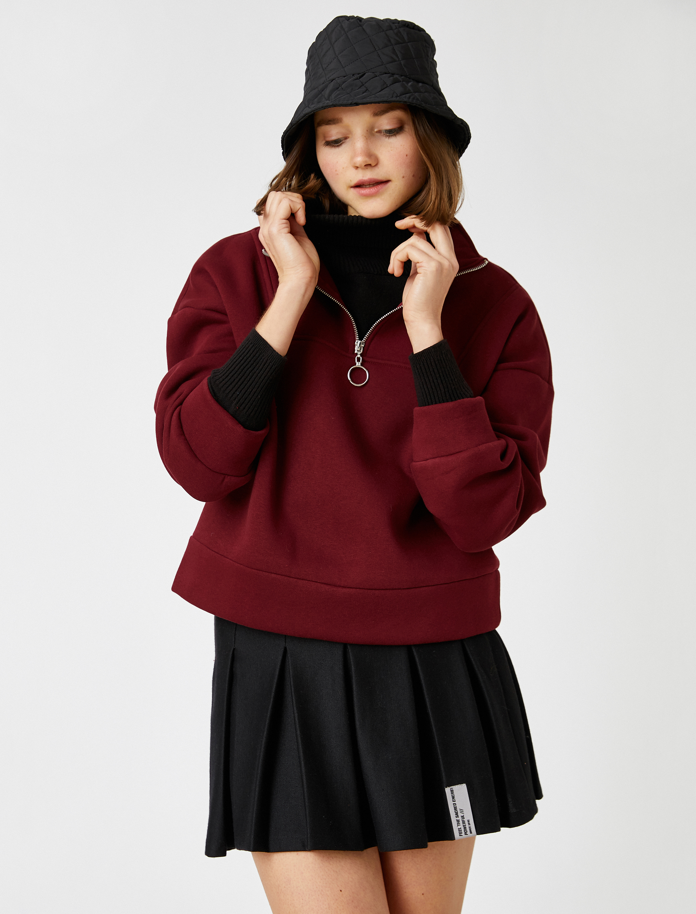   Dik Yaka Fermuarlı Sweatshirt