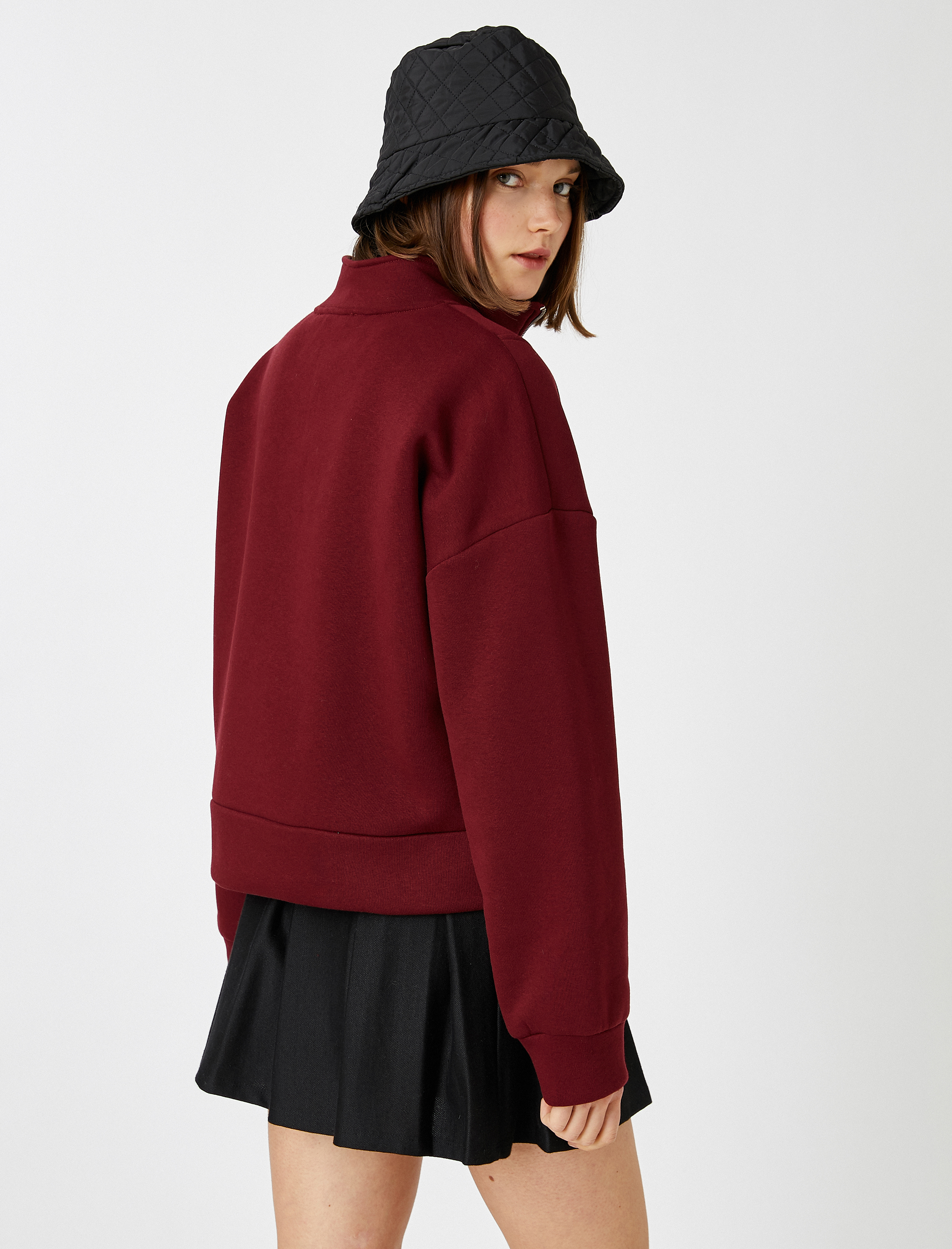   Dik Yaka Fermuarlı Sweatshirt