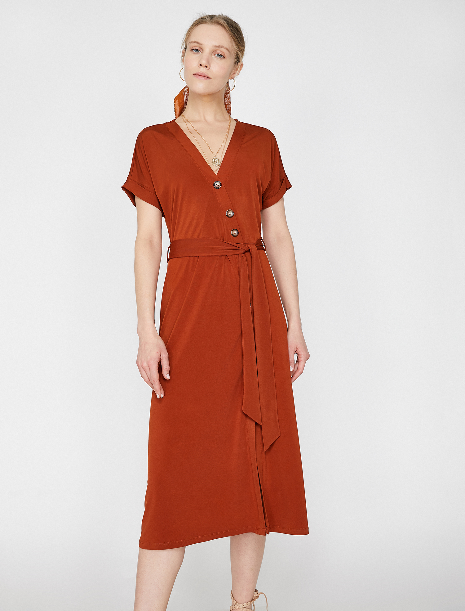   Düğme Detaylı Elbise