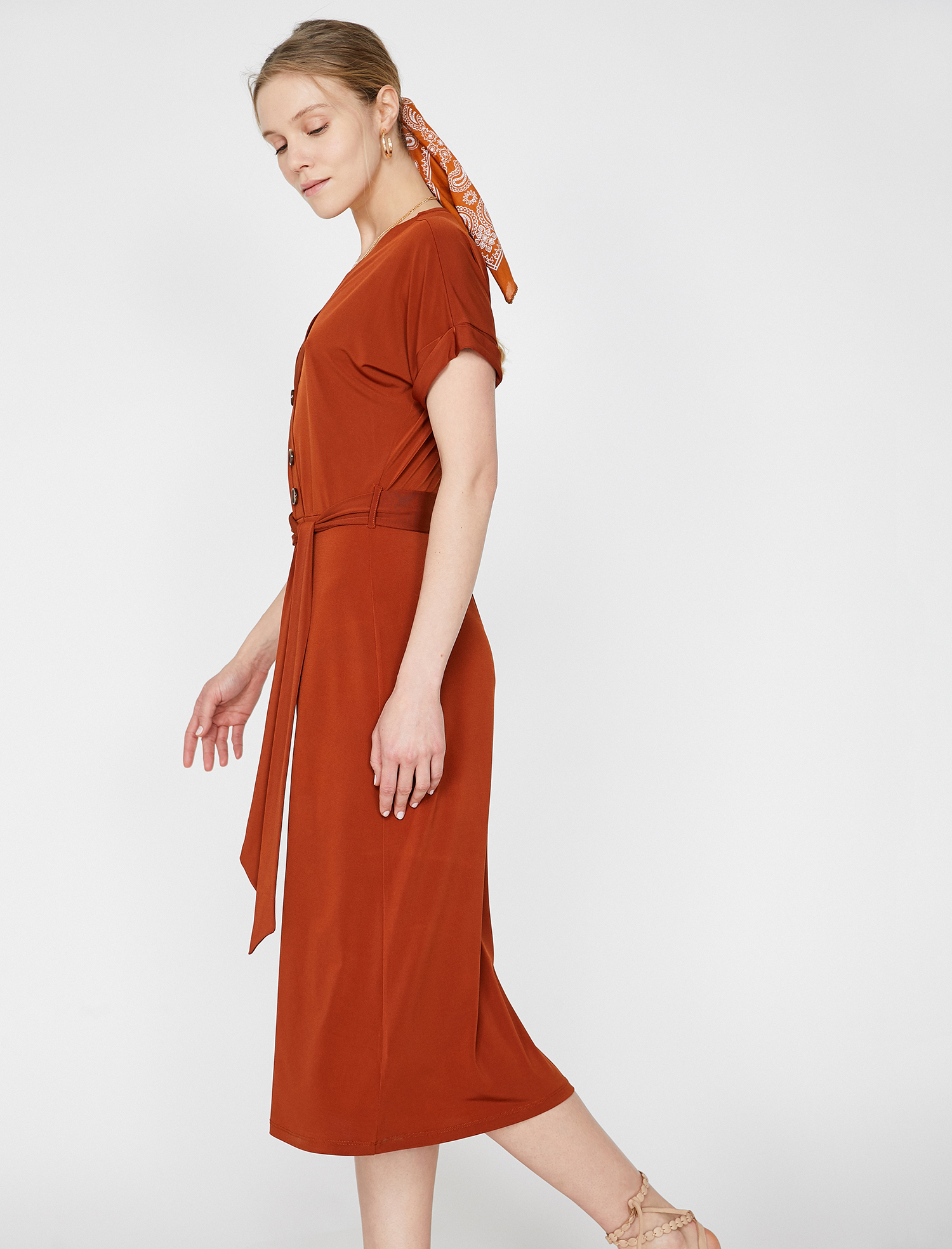   Düğme Detaylı Elbise