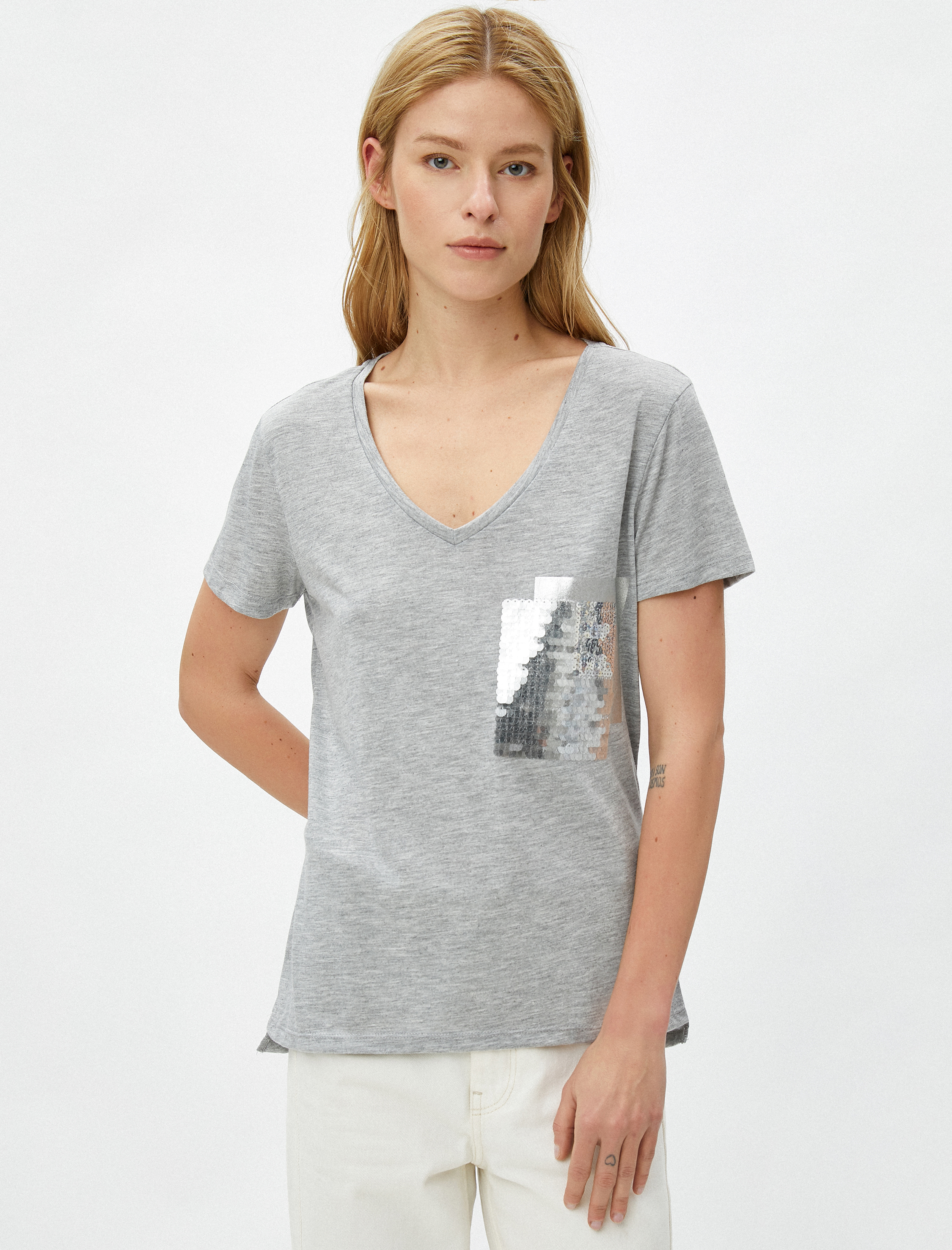   Payetli Tişört Simli Cep Detaylı V Yaka Kısa Kollu